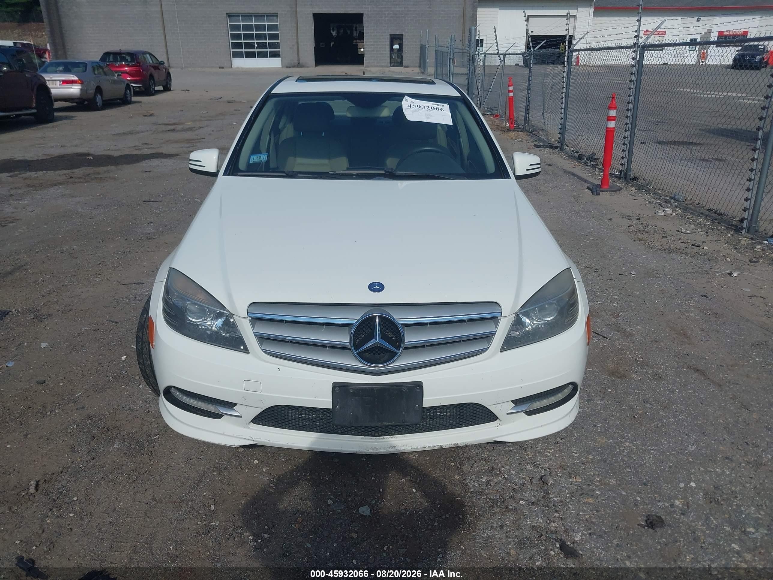 2011 Mercedes-benz C 300 Sport 4matic Белый vin: WDDGF8BB7BR148337