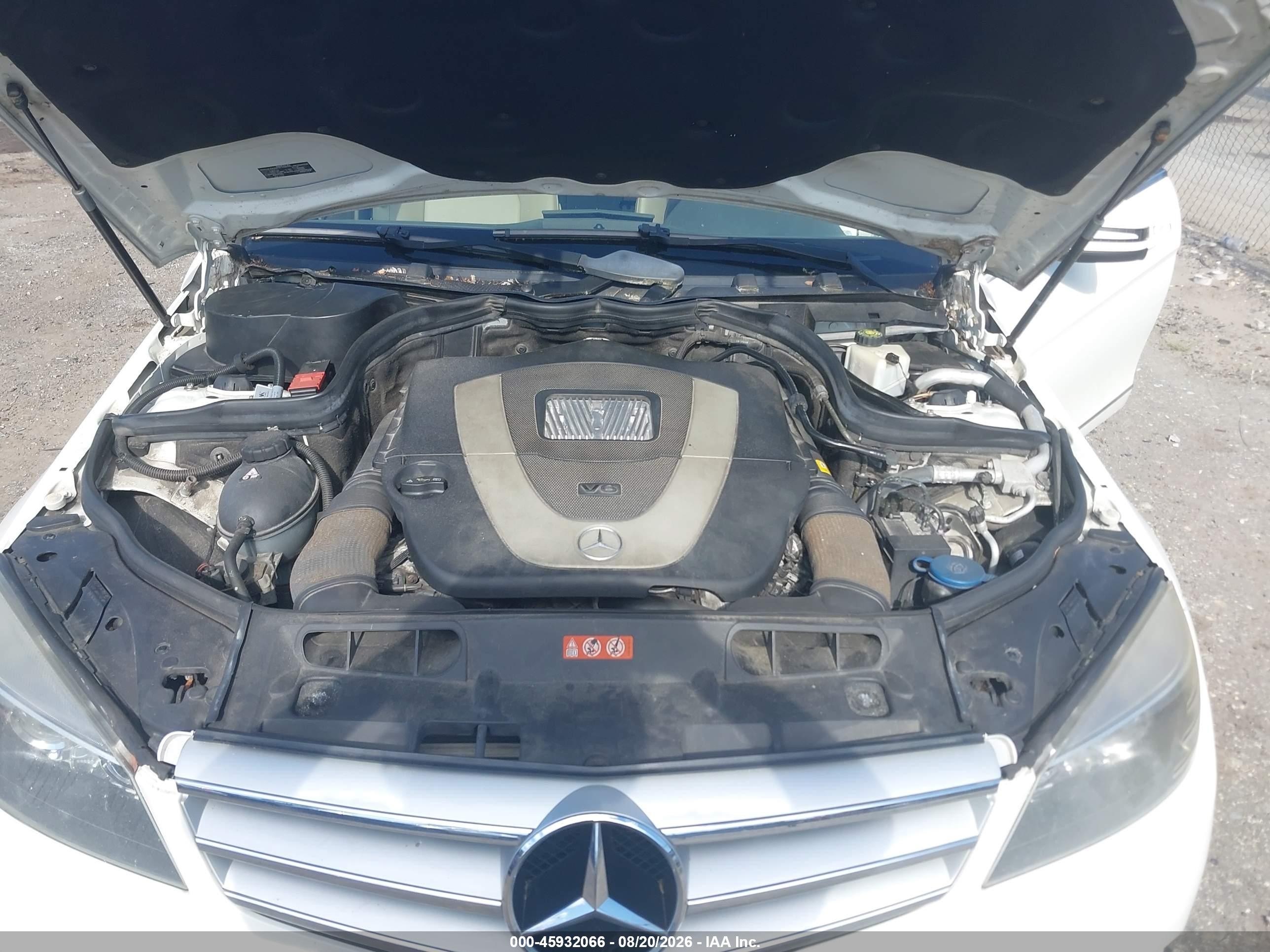 2011 Mercedes-benz C 300 Sport 4matic Белый vin: WDDGF8BB7BR148337