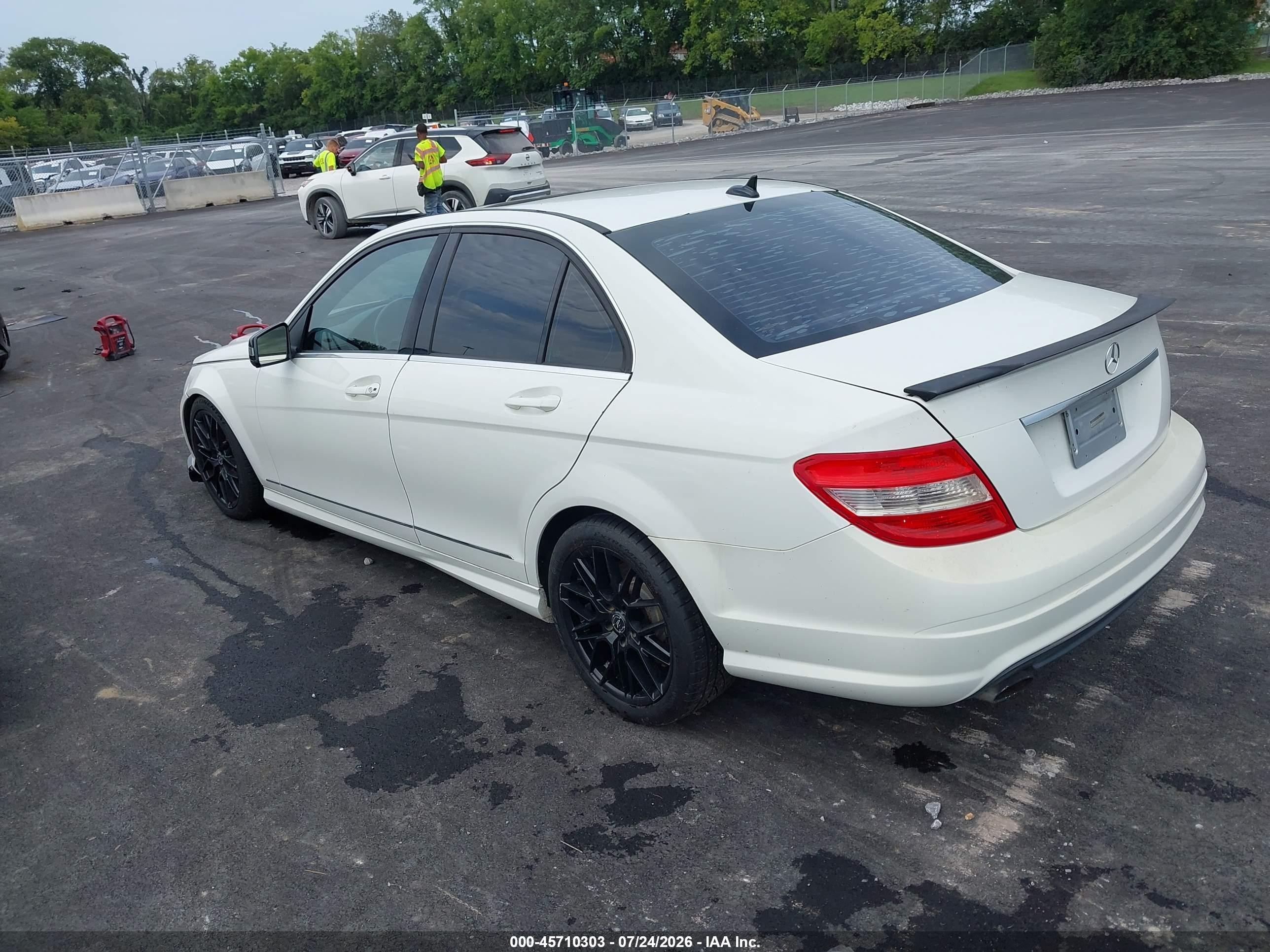 2011 Mercedes-benz C 300 Sport 4matic White vin: WDDGF8BB7BR169284
