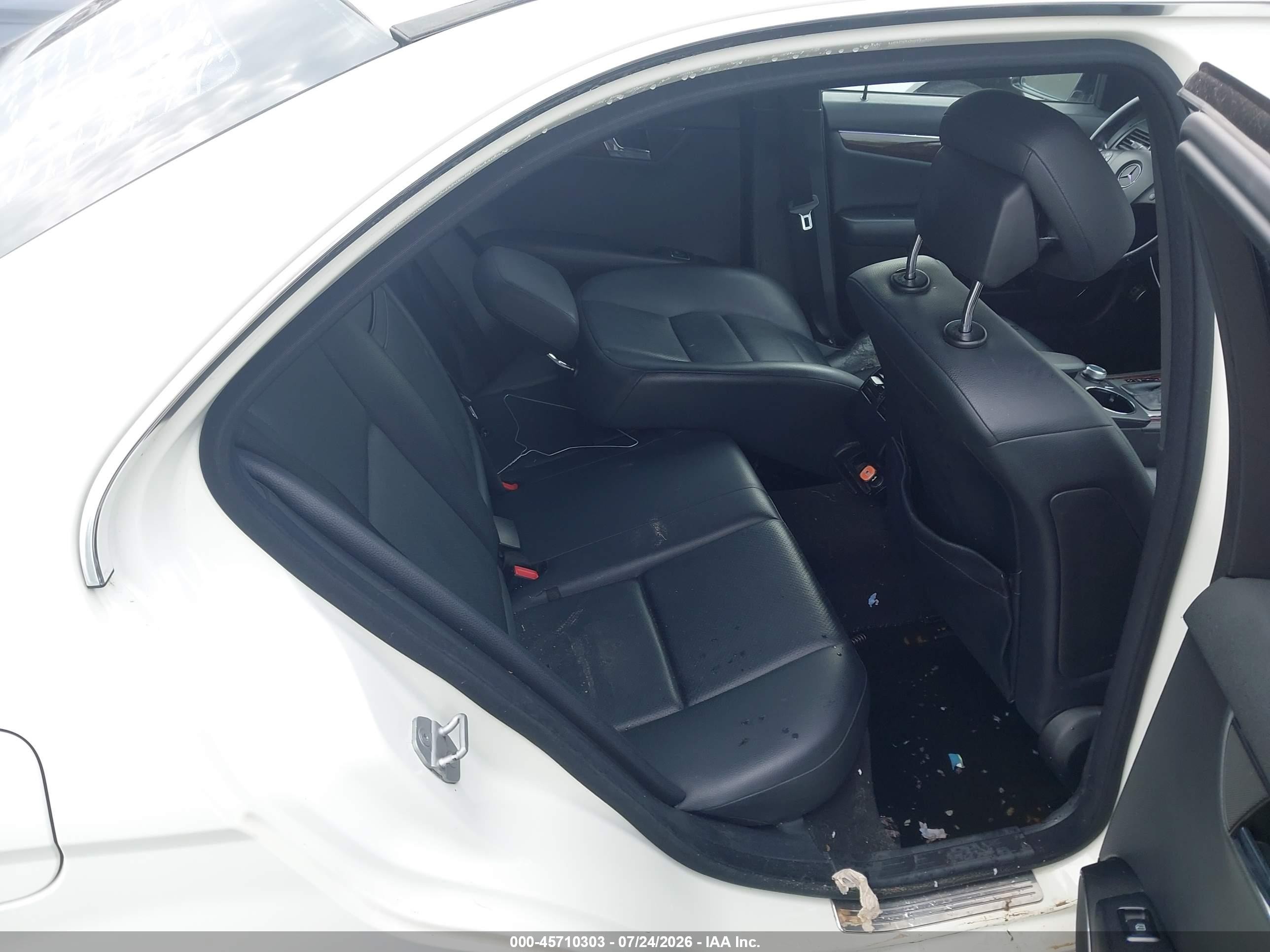 2011 Mercedes-benz C 300 Sport 4matic White vin: WDDGF8BB7BR169284