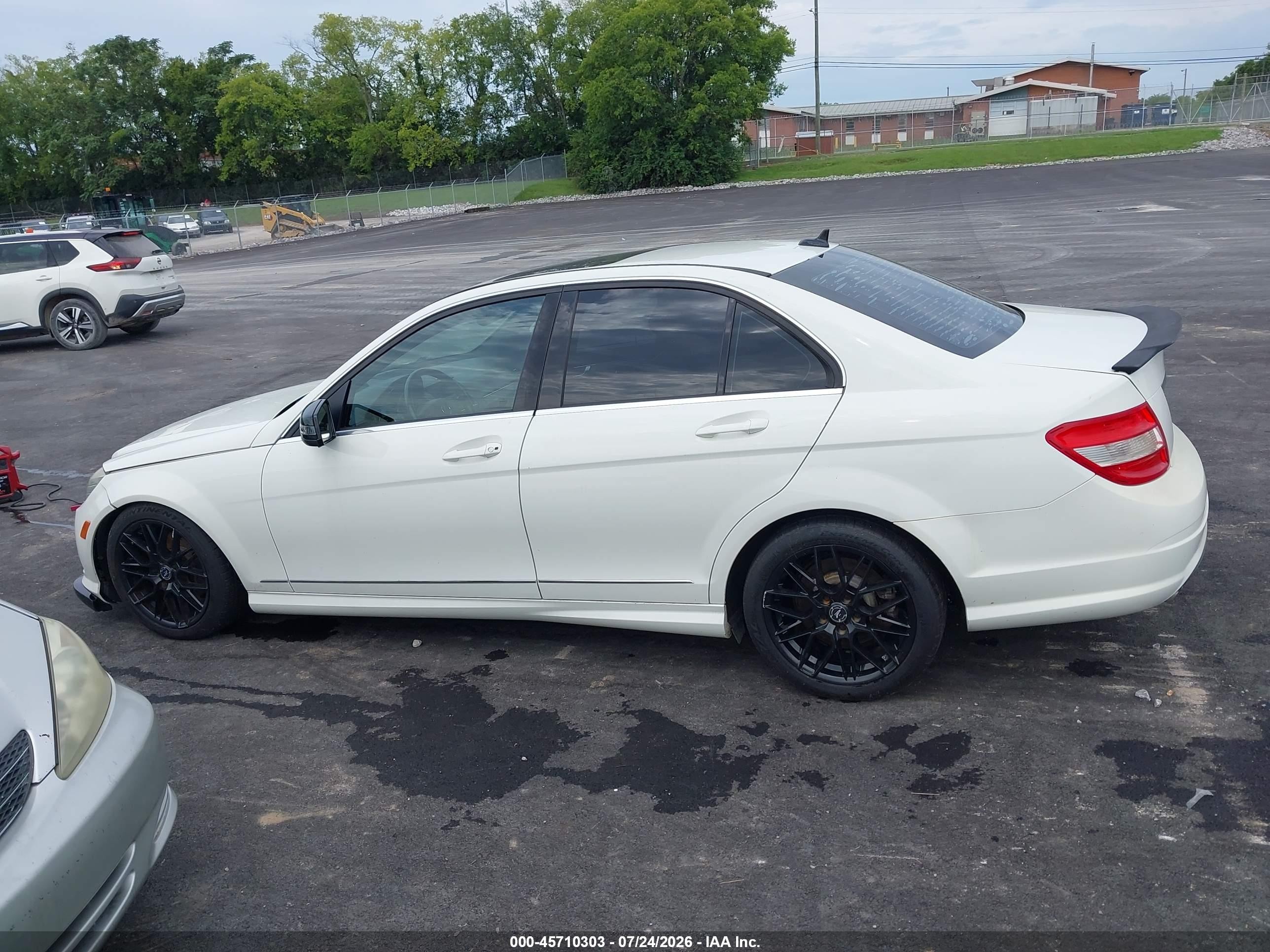 2011 Mercedes-benz C 300 Sport 4matic White vin: WDDGF8BB7BR169284