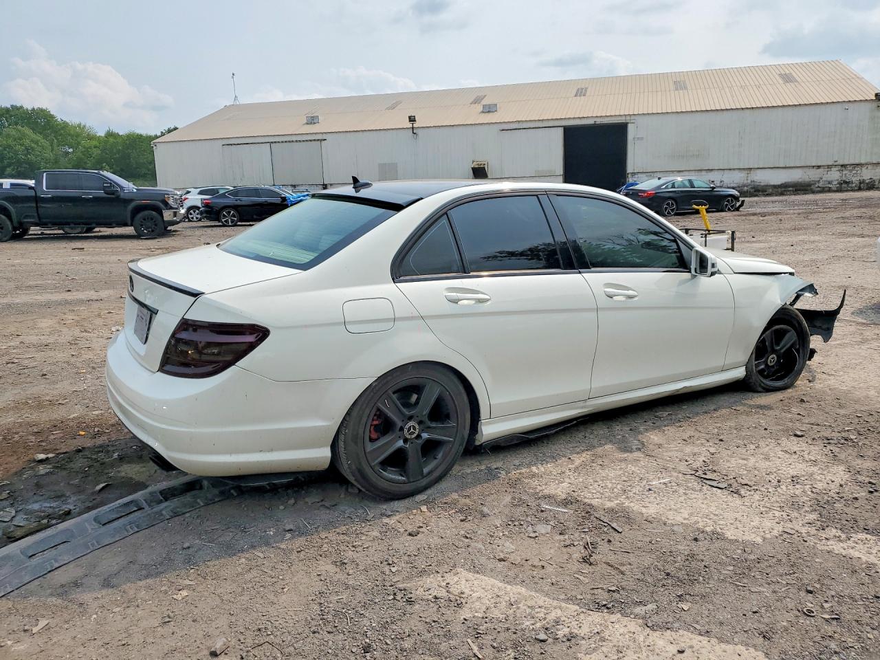 2011 Mercedes-benz C 300 4matic White vin: WDDGF8BB7BR183105