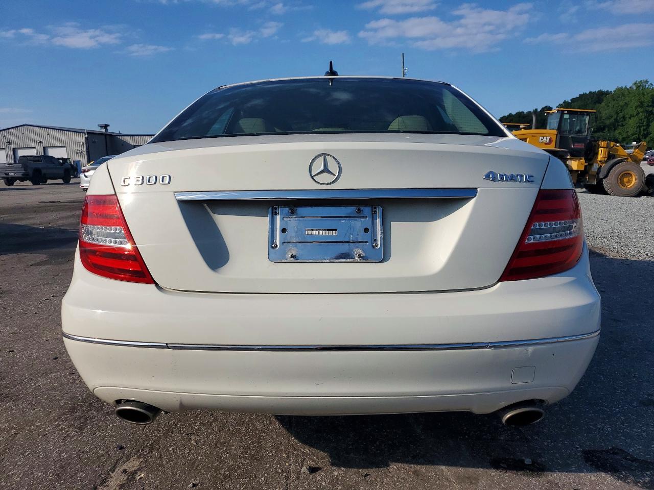 2012 Mercedes-benz C 300 4matic White vin: WDDGF8BB7CA649065
