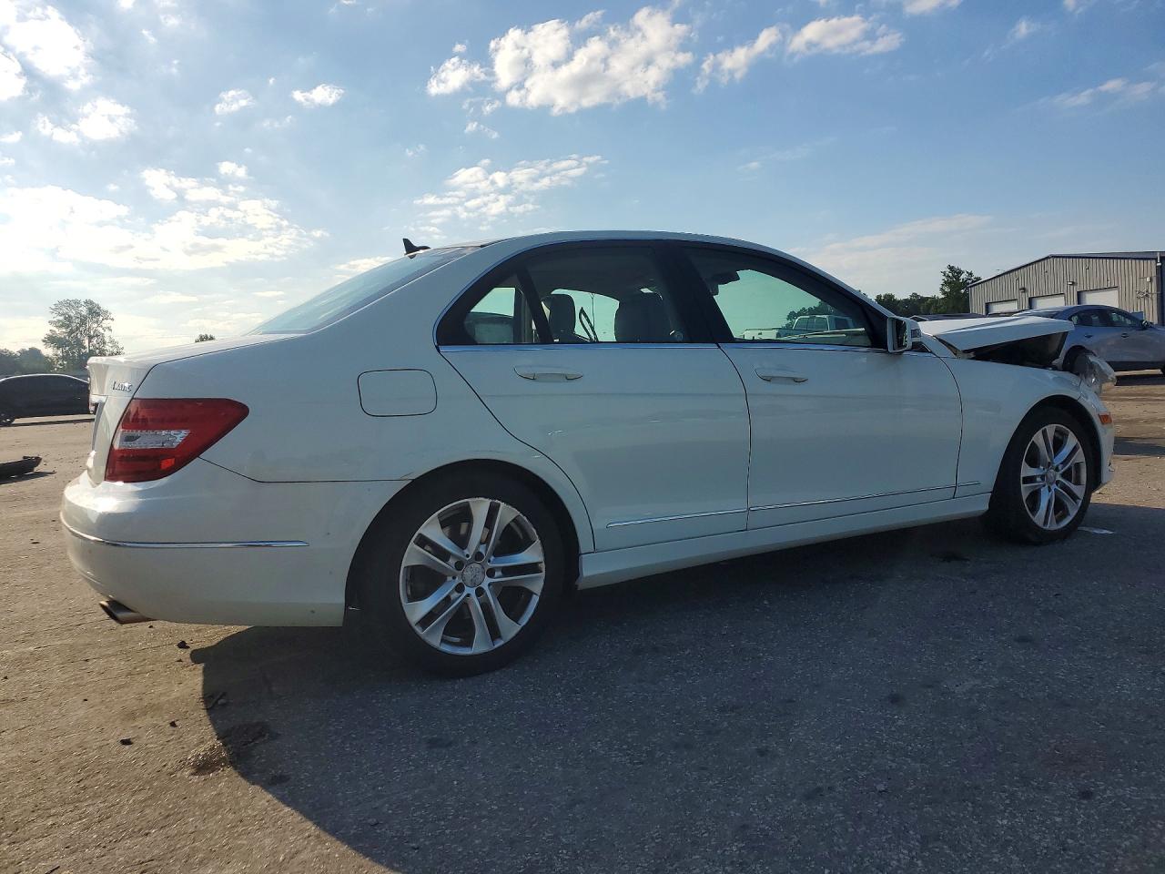 2012 Mercedes-benz C 300 4matic White vin: WDDGF8BB7CA649065