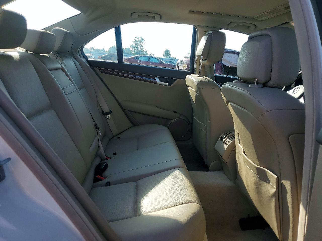 2012 Mercedes-benz C 300 4matic White vin: WDDGF8BB7CA649065
