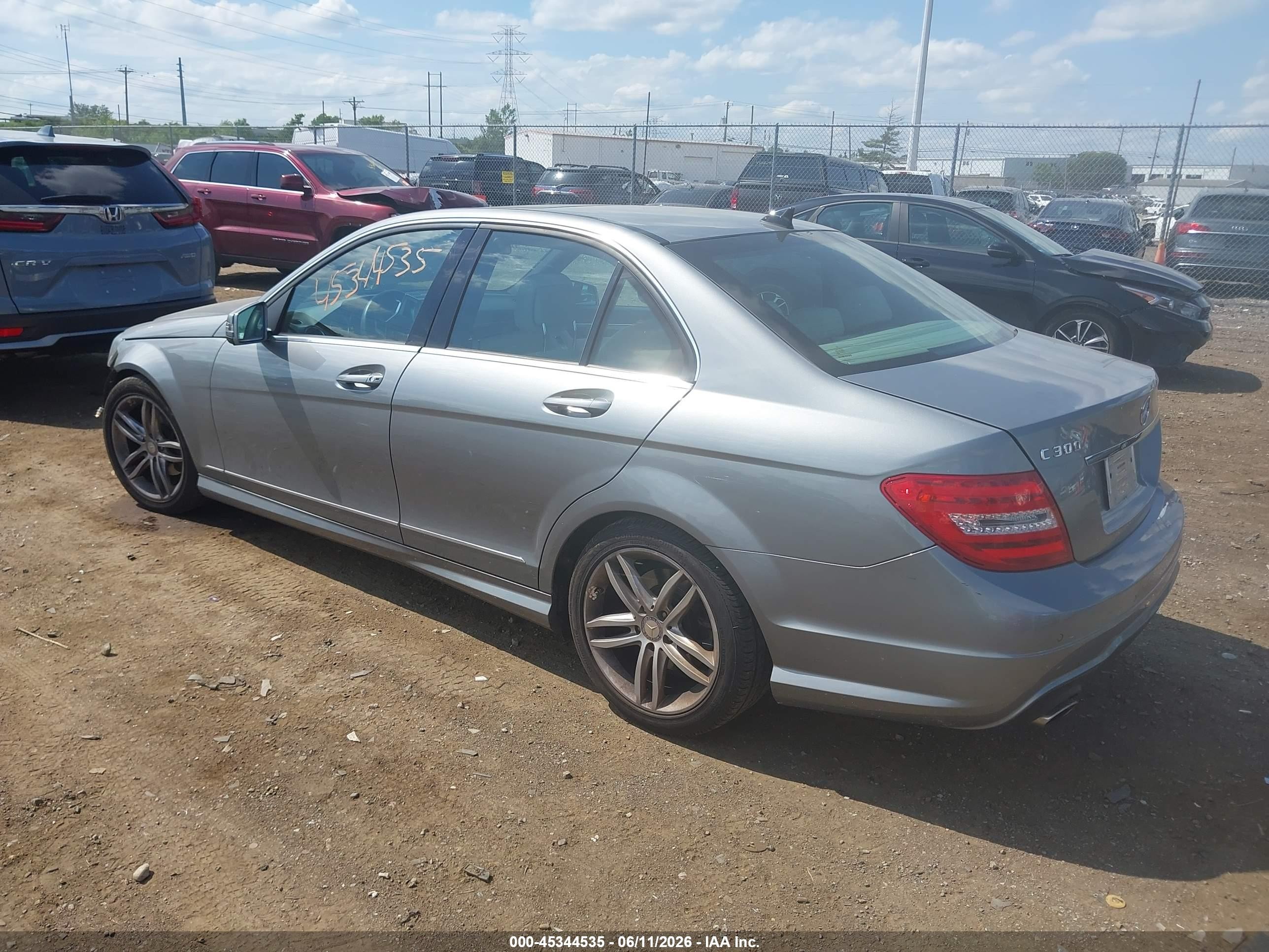 2012 Mercedes-benz C 300 Sport 4matic Серебряный vin: WDDGF8BB7CA728364