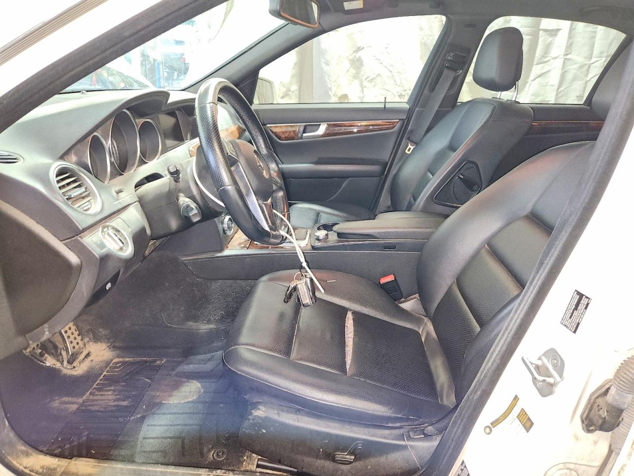 2012 Mercedes-benz C 300 4matic White vin: WDDGF8BB7CR201944