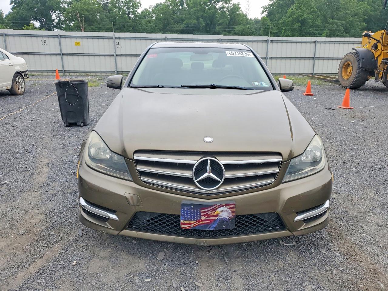 2012 Mercedes-benz C 300 4matic Коричневый vin: WDDGF8BB7CR225970