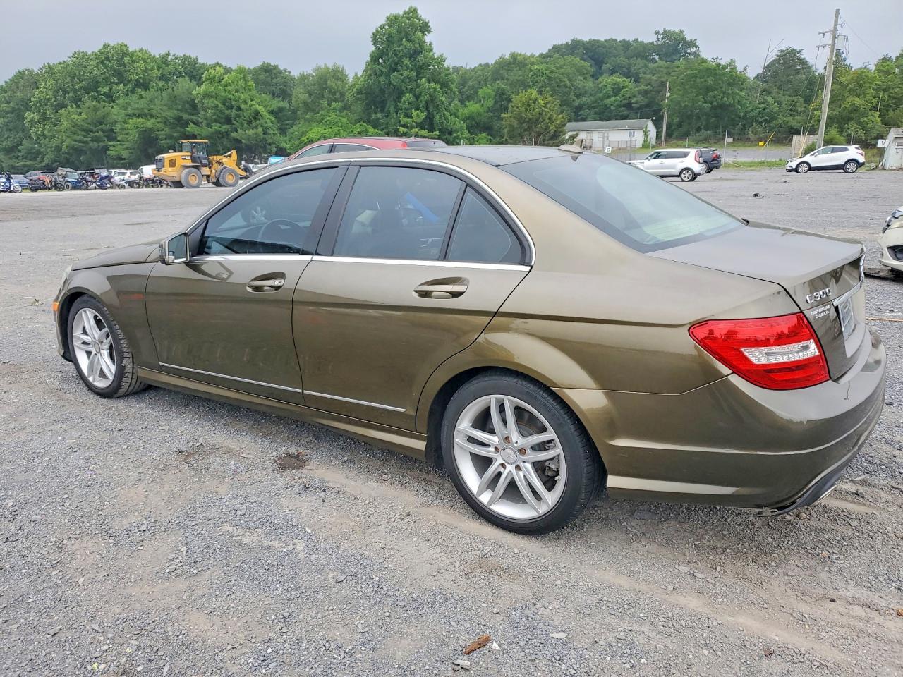 2012 Mercedes-benz C 300 4matic Коричневый vin: WDDGF8BB7CR225970