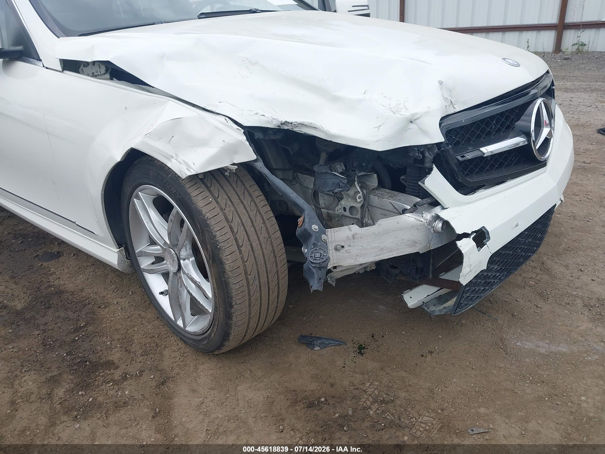 2012 Mercedes-benz C 300 Sport 4matic White vin: WDDGF8BB7CR237665
