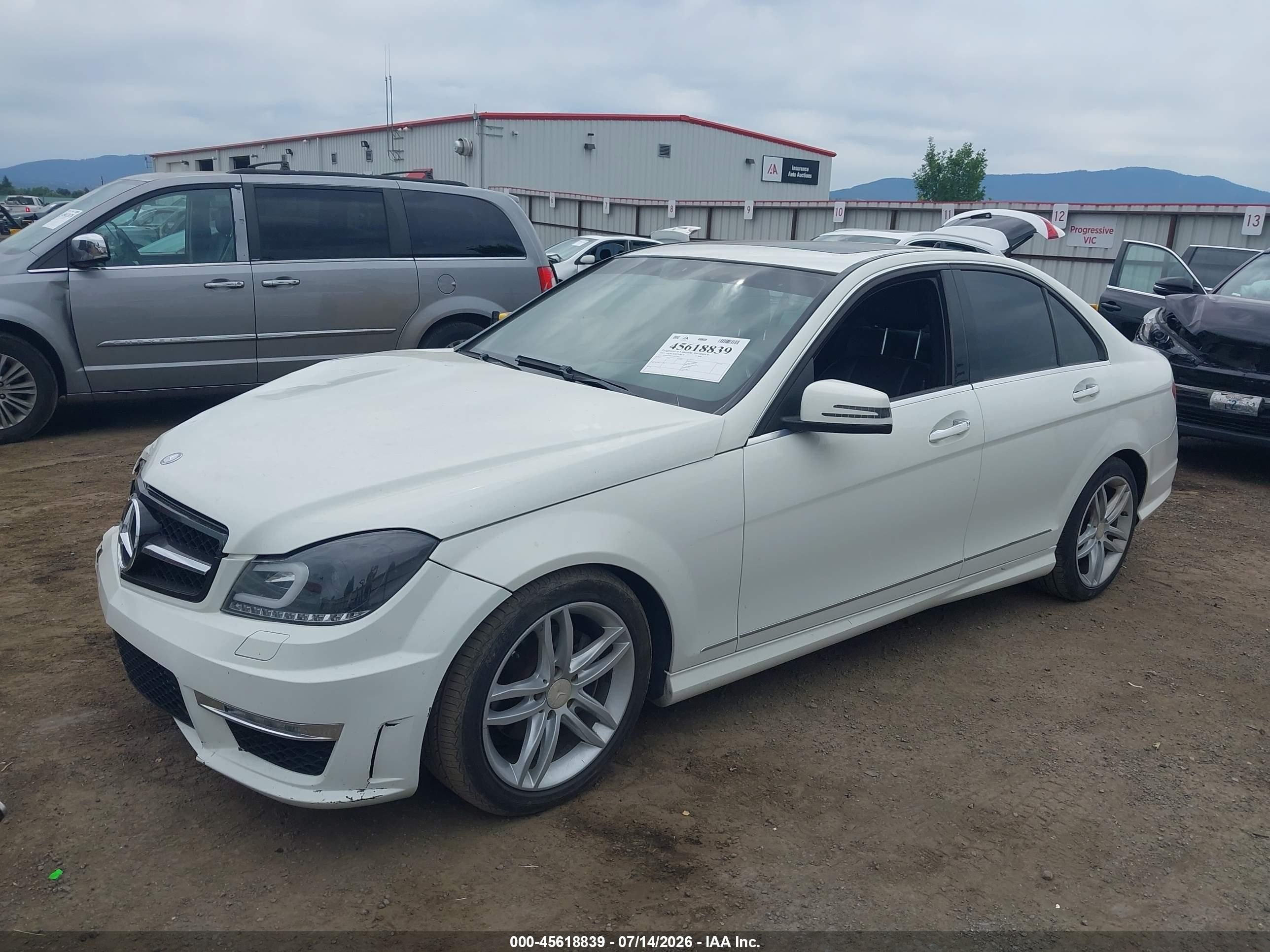 2012 Mercedes-benz C 300 Sport 4matic White vin: WDDGF8BB7CR237665