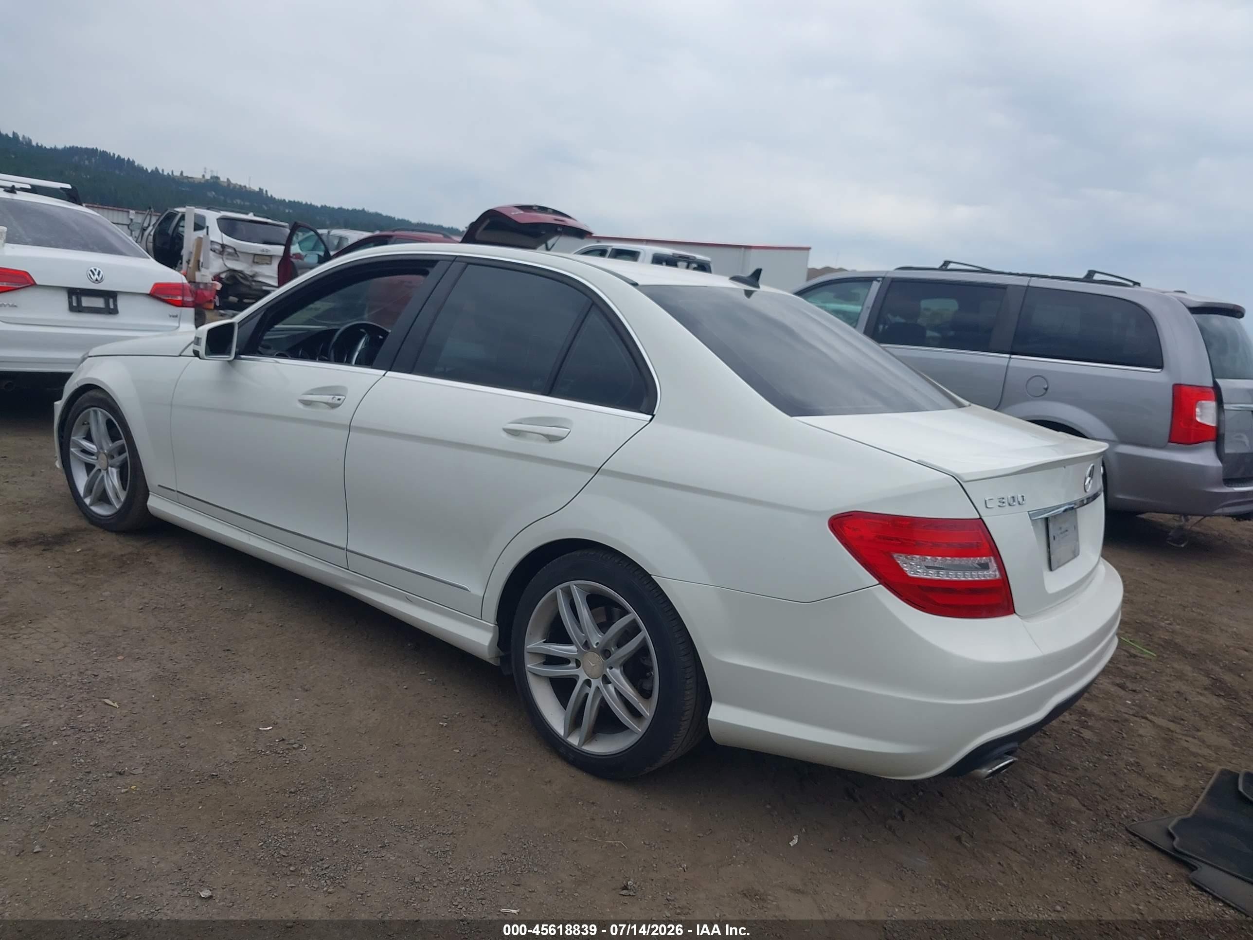 2012 Mercedes-benz C 300 Sport 4matic White vin: WDDGF8BB7CR237665