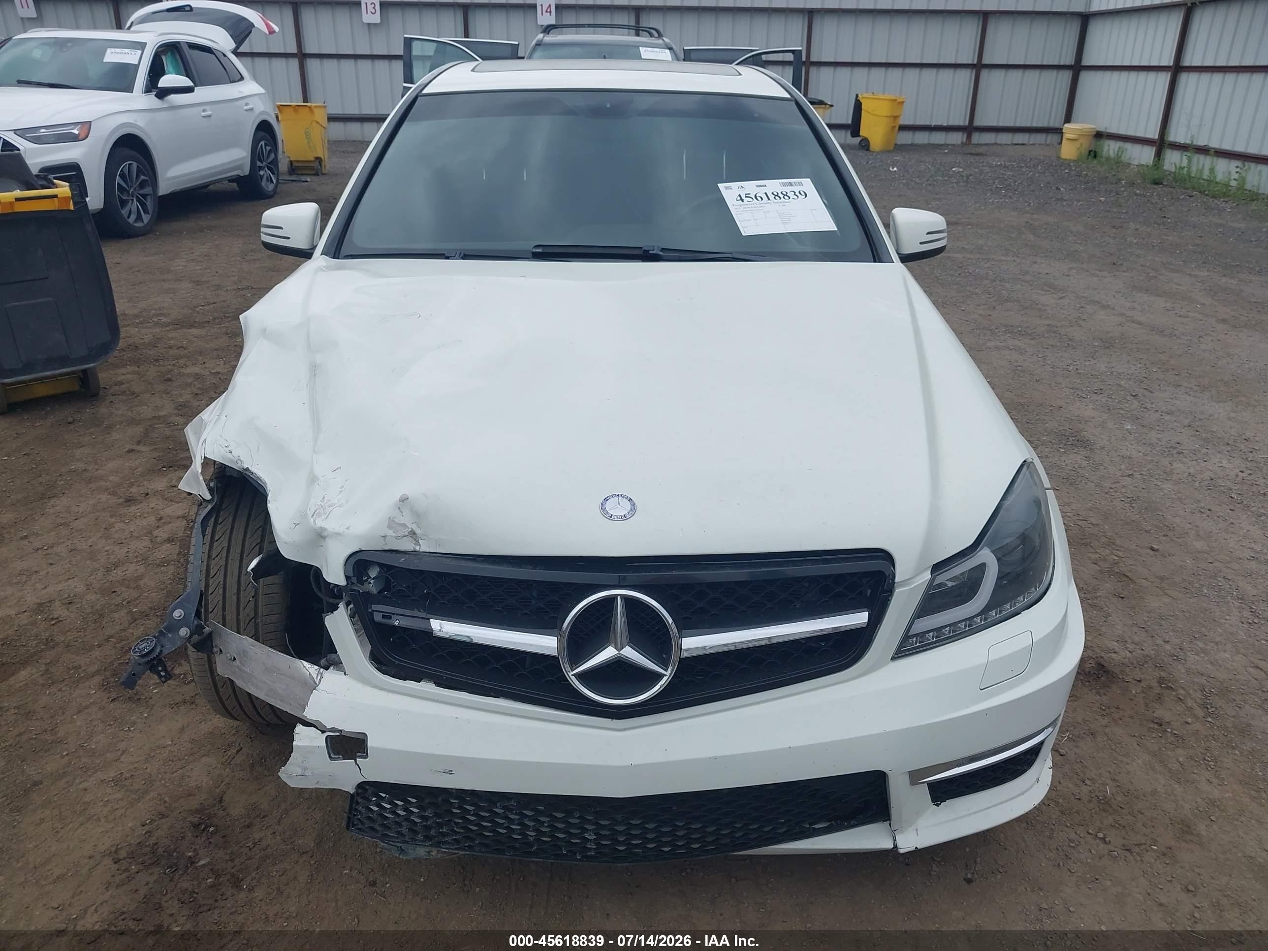 2012 Mercedes-benz C 300 Sport 4matic White vin: WDDGF8BB7CR237665