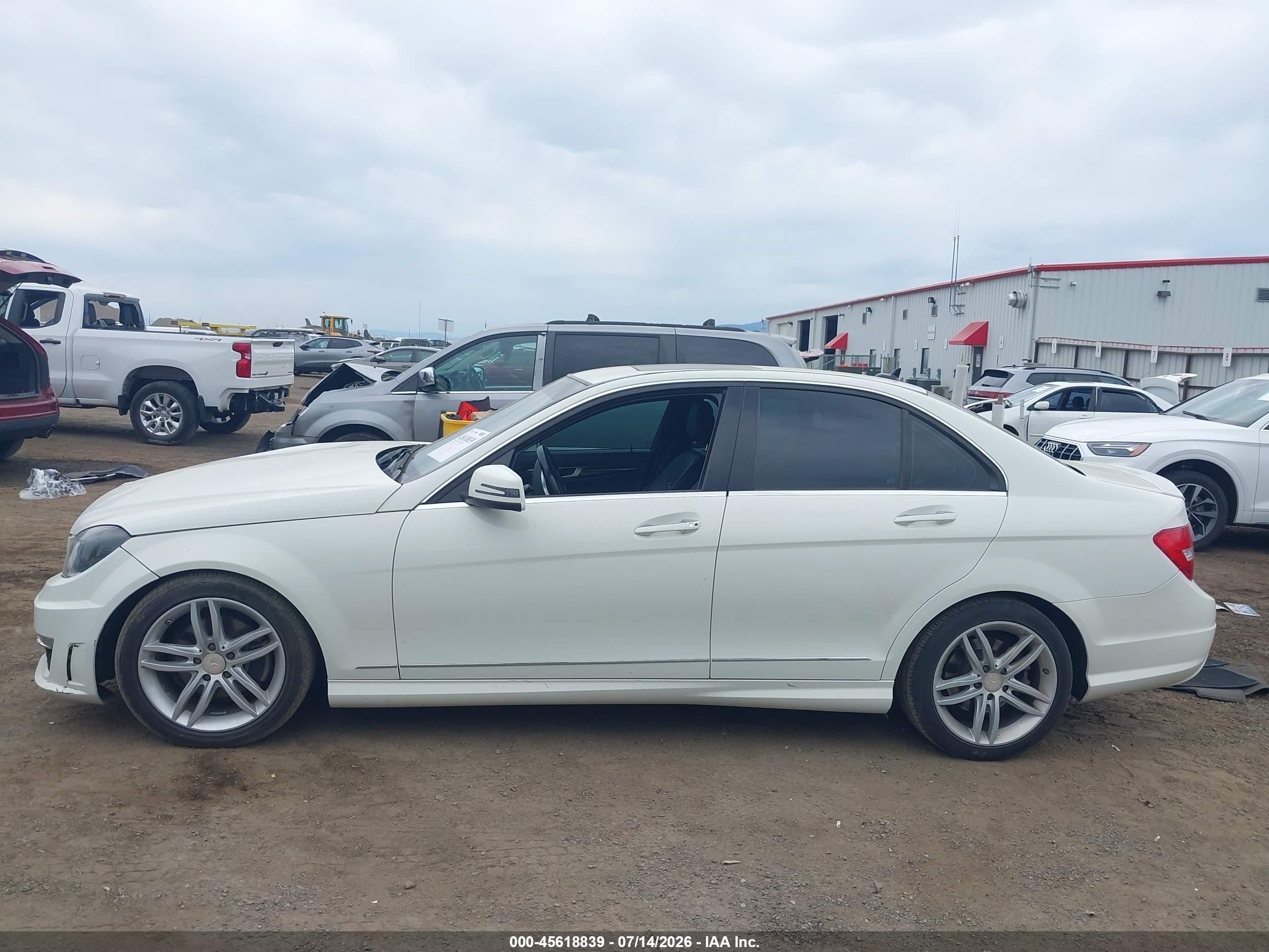2012 Mercedes-benz C 300 Sport 4matic White vin: WDDGF8BB7CR237665