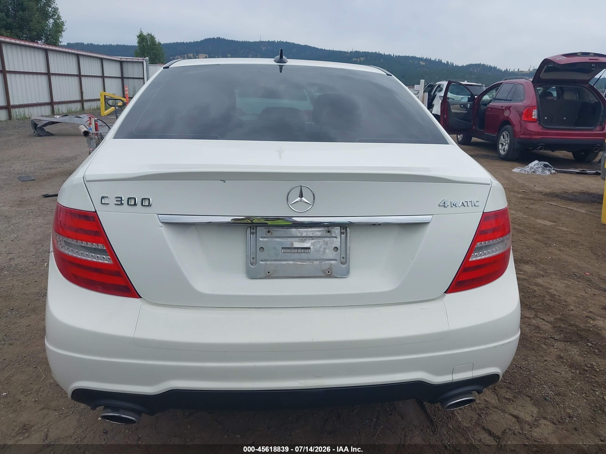 2012 Mercedes-benz C 300 Sport 4matic White vin: WDDGF8BB7CR237665