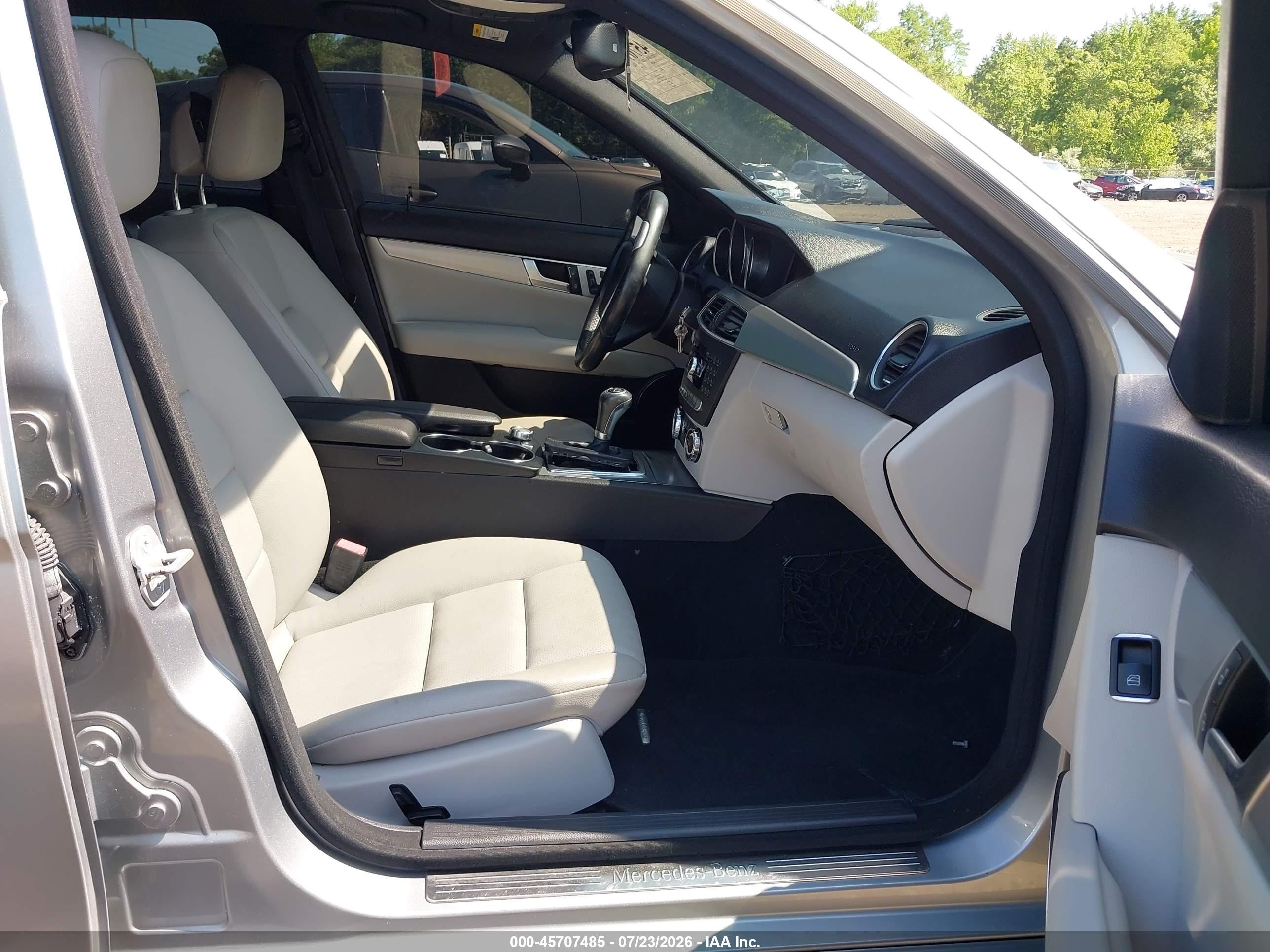 2012 Mercedes-benz C 300 Luxury 4matic/sport 4matic Silver vin: WDDGF8BB7CR239349