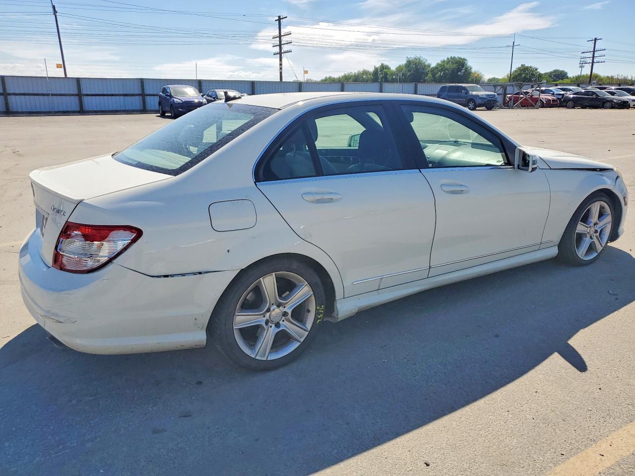 2010 Mercedes-benz C 300 4matic Белый vin: WDDGF8BB8AF384964
