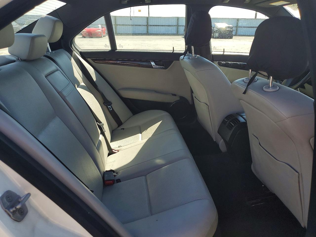 2010 Mercedes-benz C 300 4matic Белый vin: WDDGF8BB8AF384964