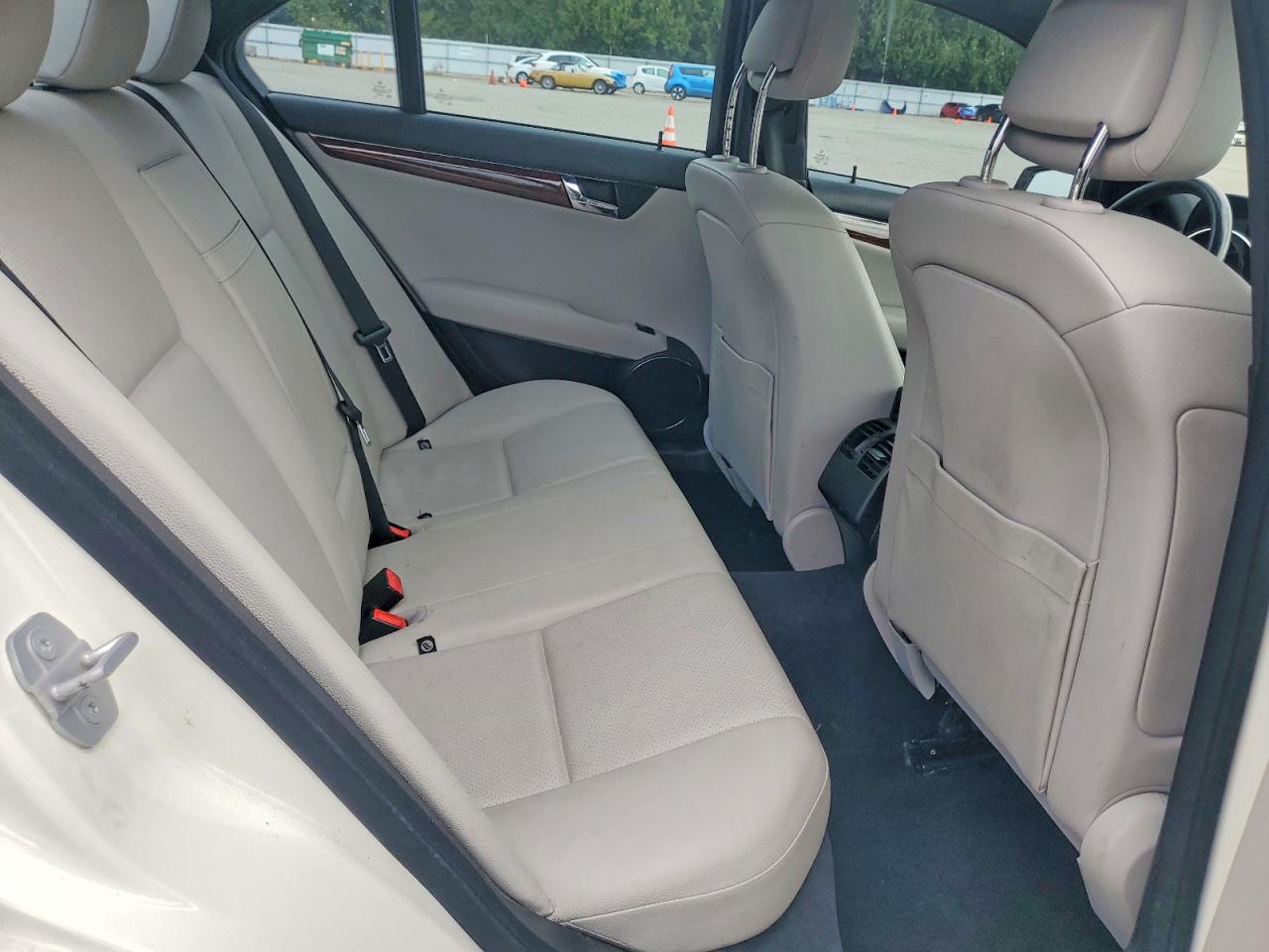 2010 Mercedes-benz C 300 4matic White vin: WDDGF8BB8AF420491