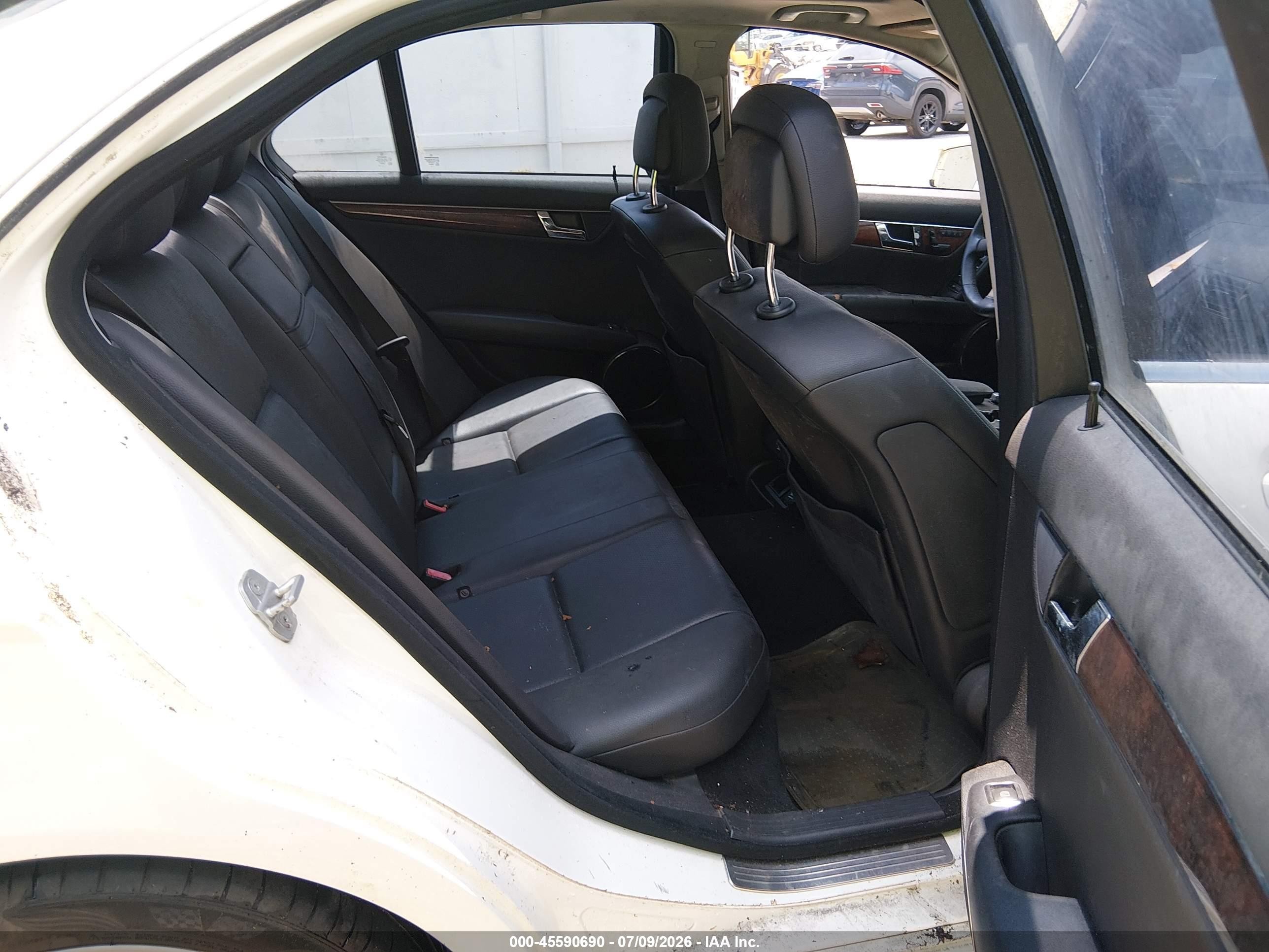 2010 Mercedes-benz C 300 Luxury 4matic/sport 4matic White vin: WDDGF8BB8AR126152