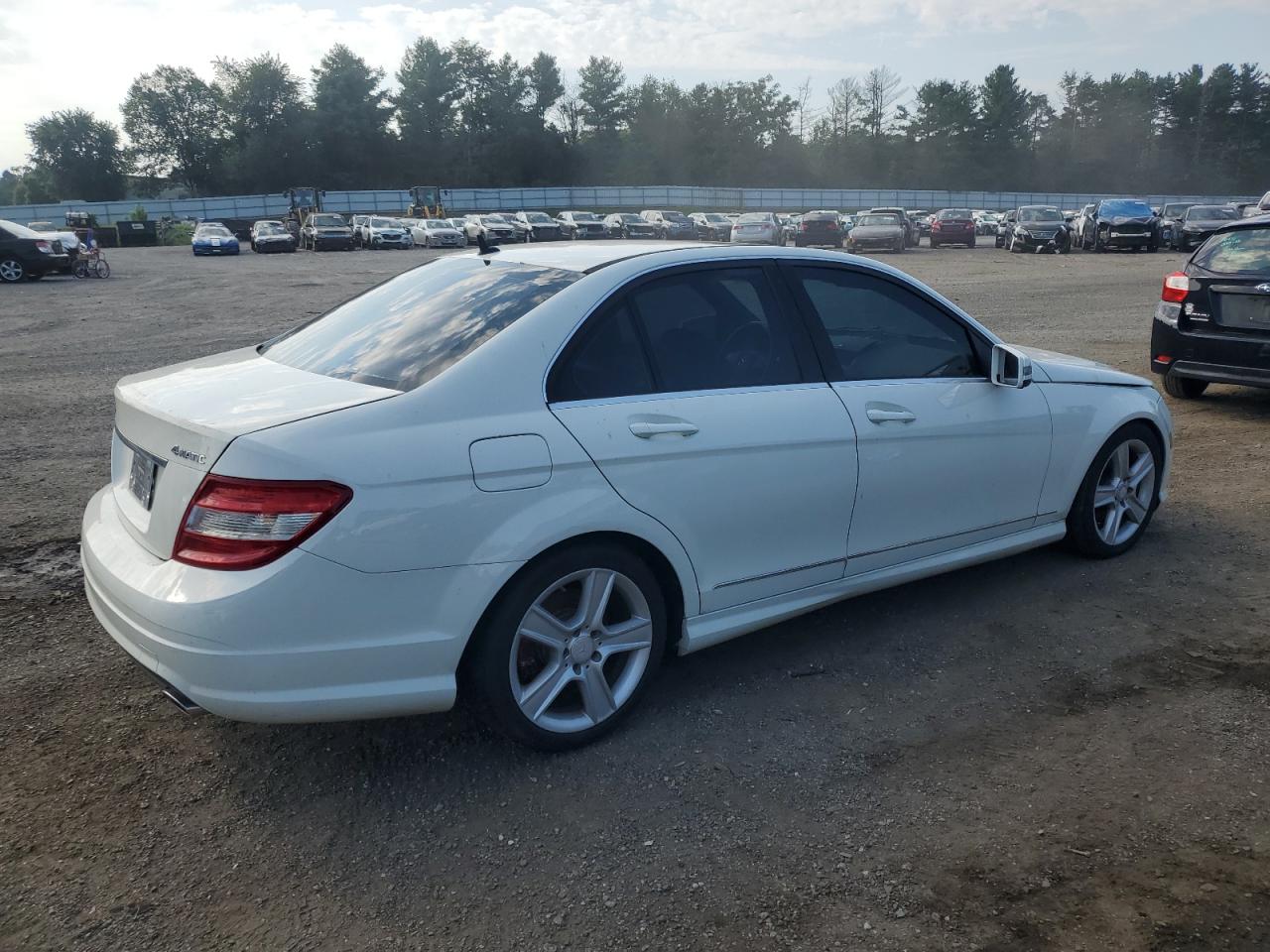 2011 Mercedes-benz C 300 4matic White vin: WDDGF8BB8BR133913