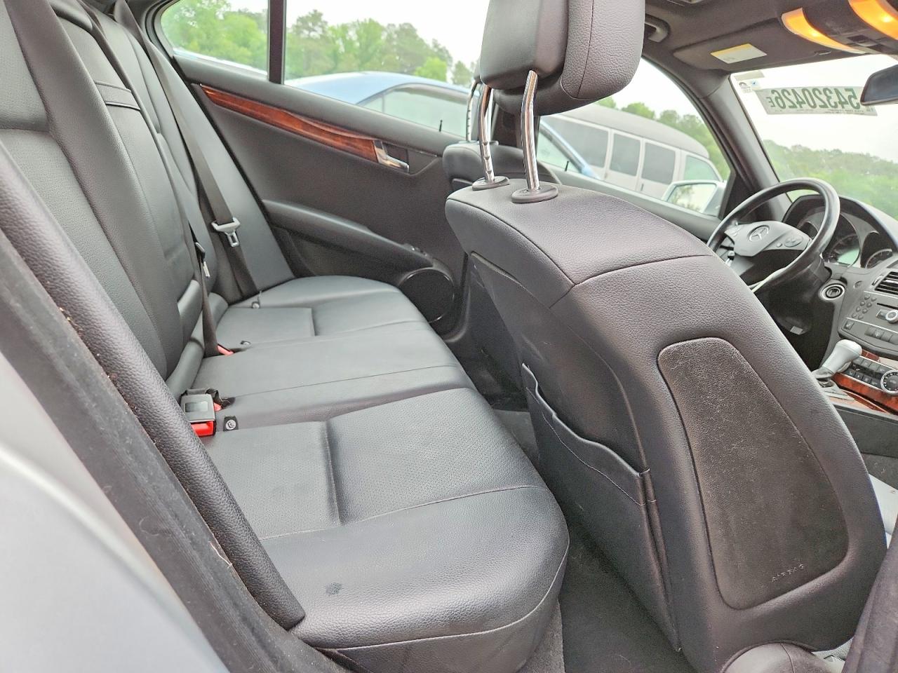 2011 Mercedes-benz C 300 4matic Серебряный vin: WDDGF8BB8BR147651