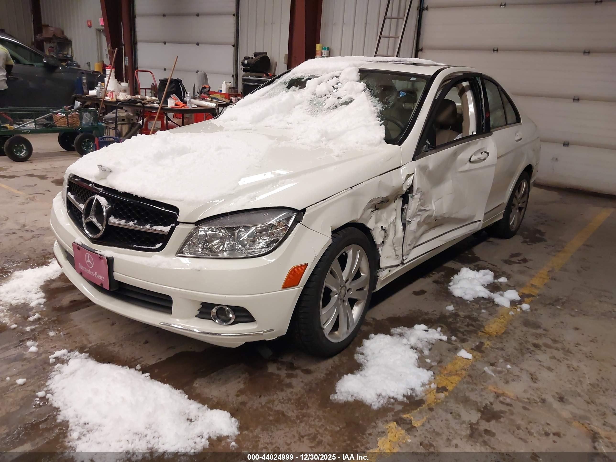 2011 Mercedes-benz C 300 Luxury 4matic White vin: WDDGF8BB8BR150906