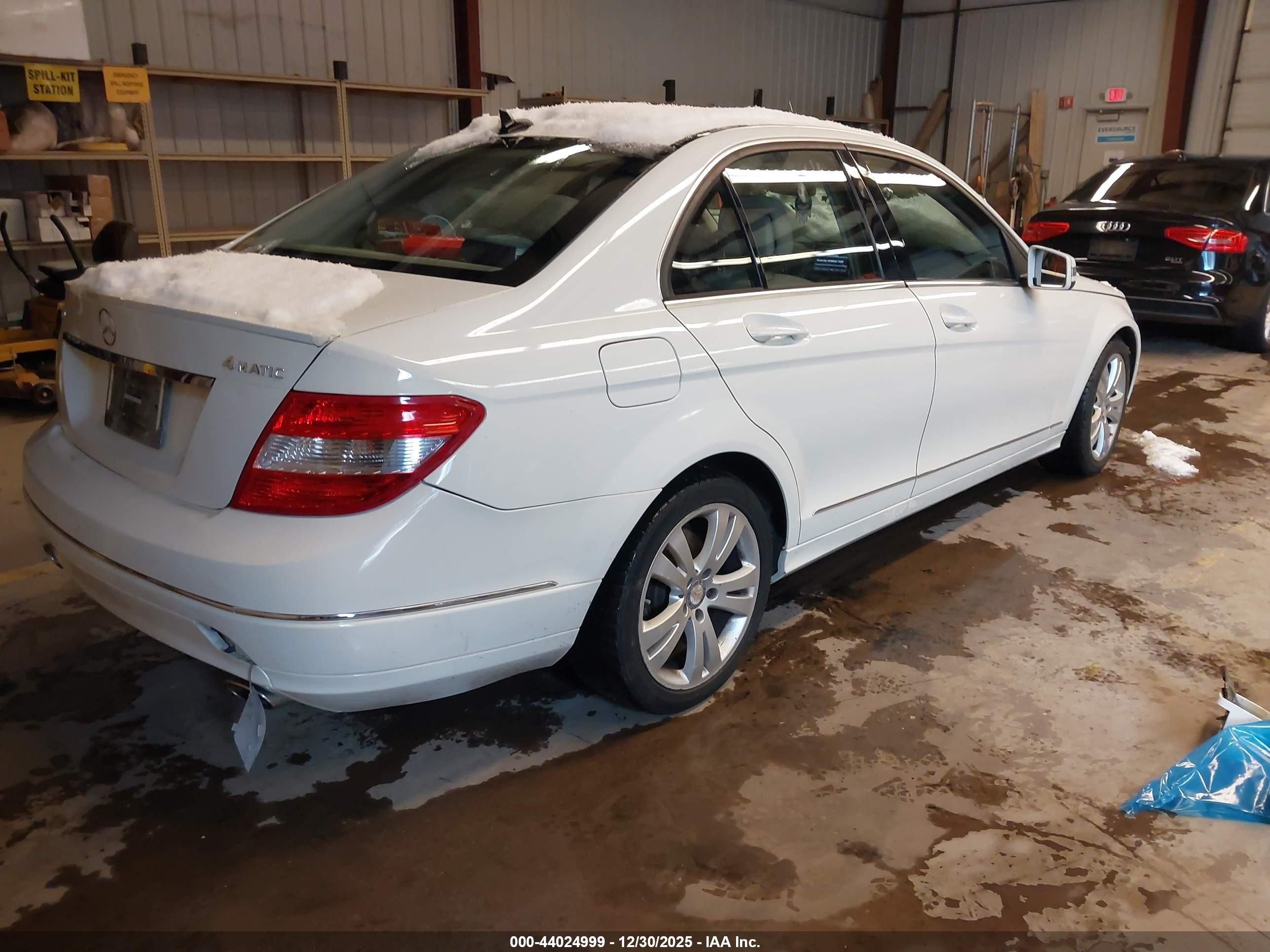2011 Mercedes-benz C 300 Luxury 4matic White vin: WDDGF8BB8BR150906