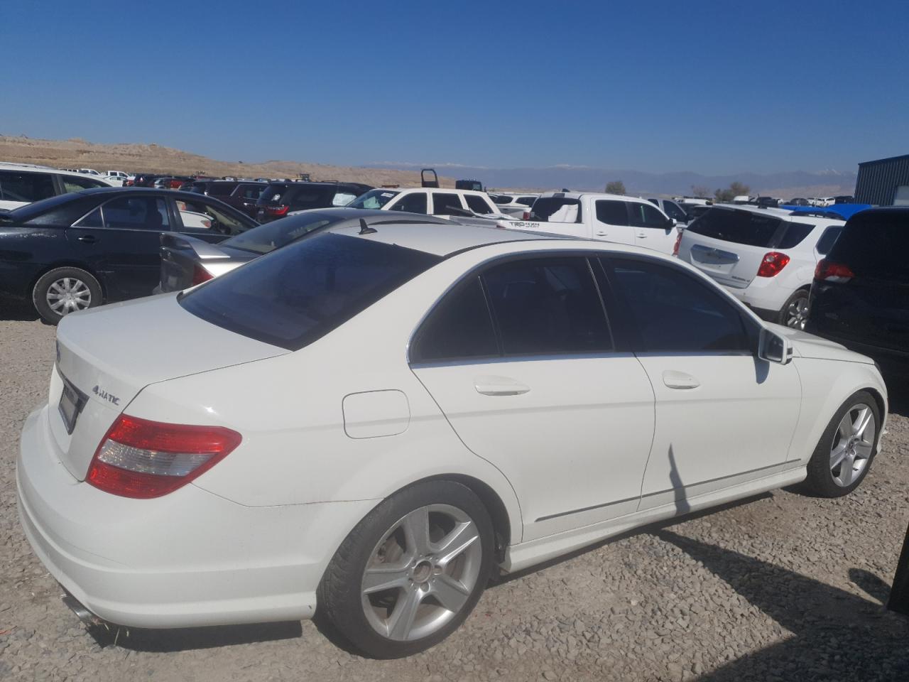 2011 Mercedes-benz C 300 4matic White vin: WDDGF8BB8BR155670