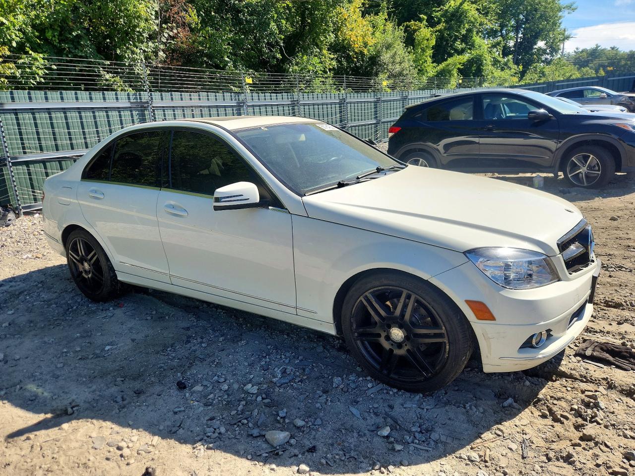 2011 Mercedes-benz C 300 4matic White vin: WDDGF8BB8BR167088