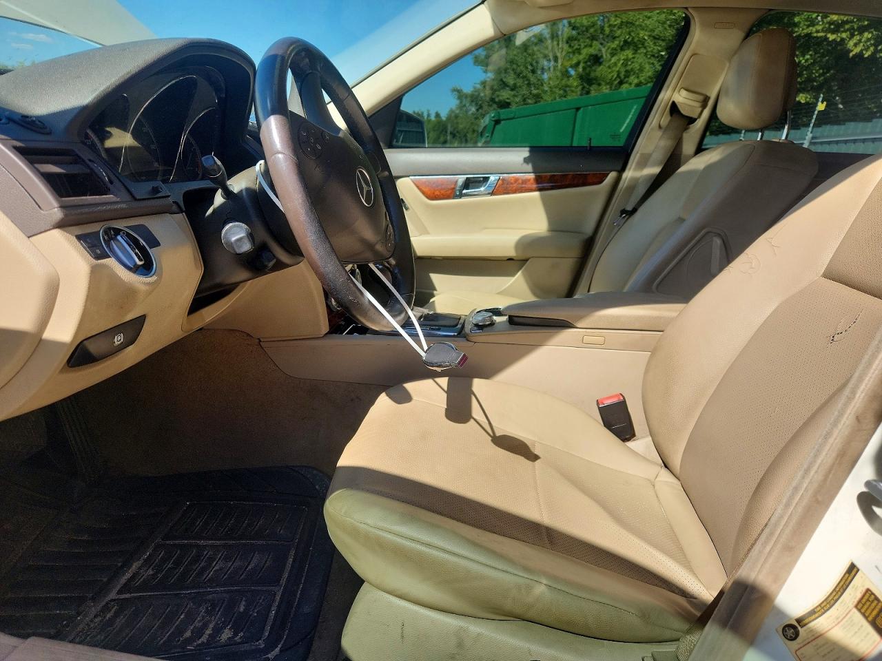 2011 Mercedes-benz C 300 4matic White vin: WDDGF8BB8BR167088
