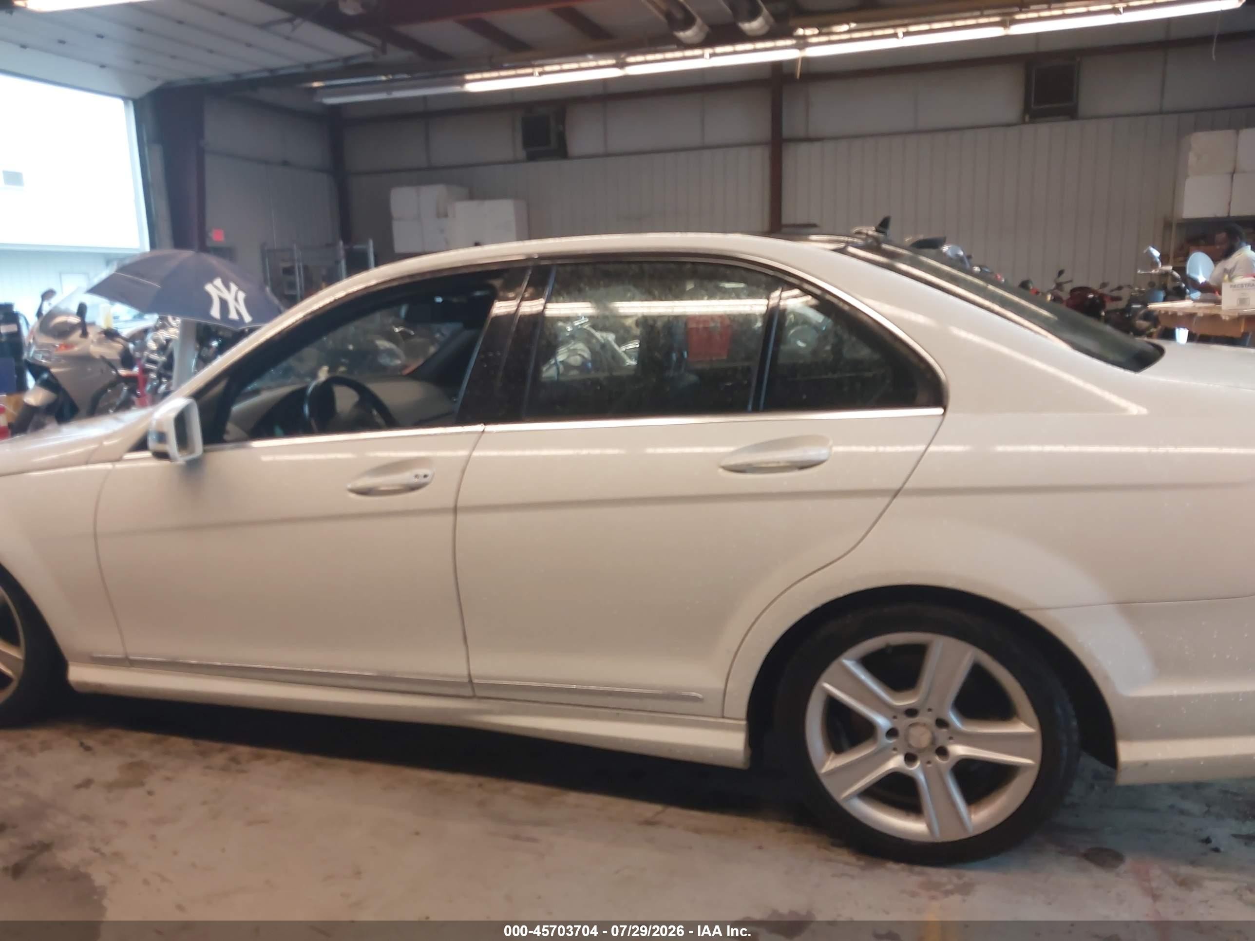 2011 Mercedes-benz C 300 Sport 4matic White vin: WDDGF8BB8BR174736