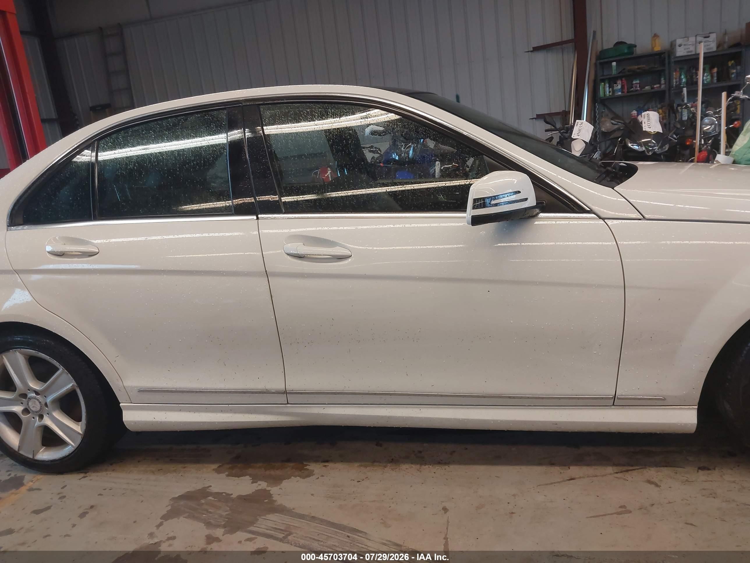 2011 Mercedes-benz C 300 Sport 4matic White vin: WDDGF8BB8BR174736