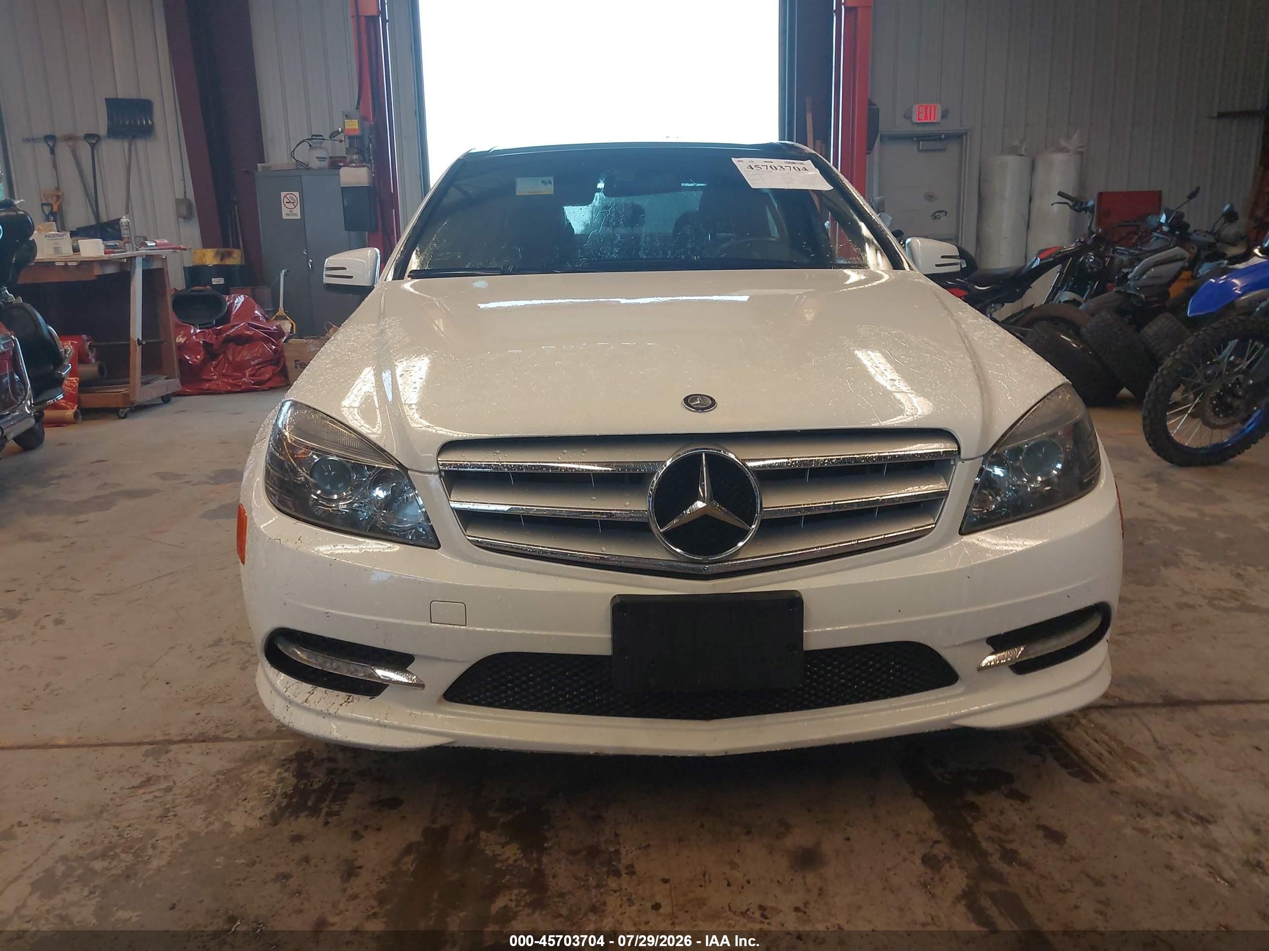 2011 Mercedes-benz C 300 Sport 4matic White vin: WDDGF8BB8BR174736