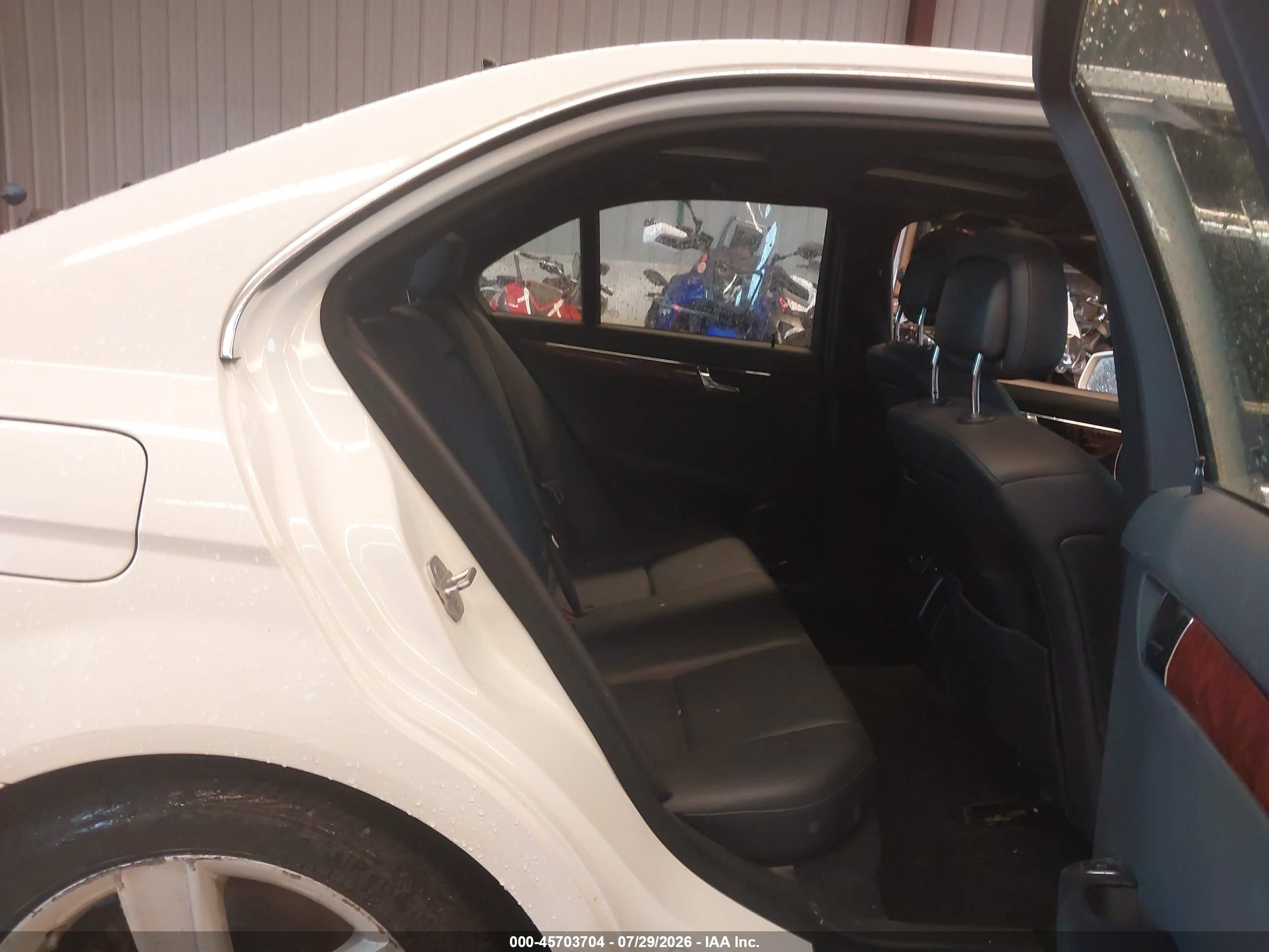 2011 Mercedes-benz C 300 Sport 4matic White vin: WDDGF8BB8BR174736
