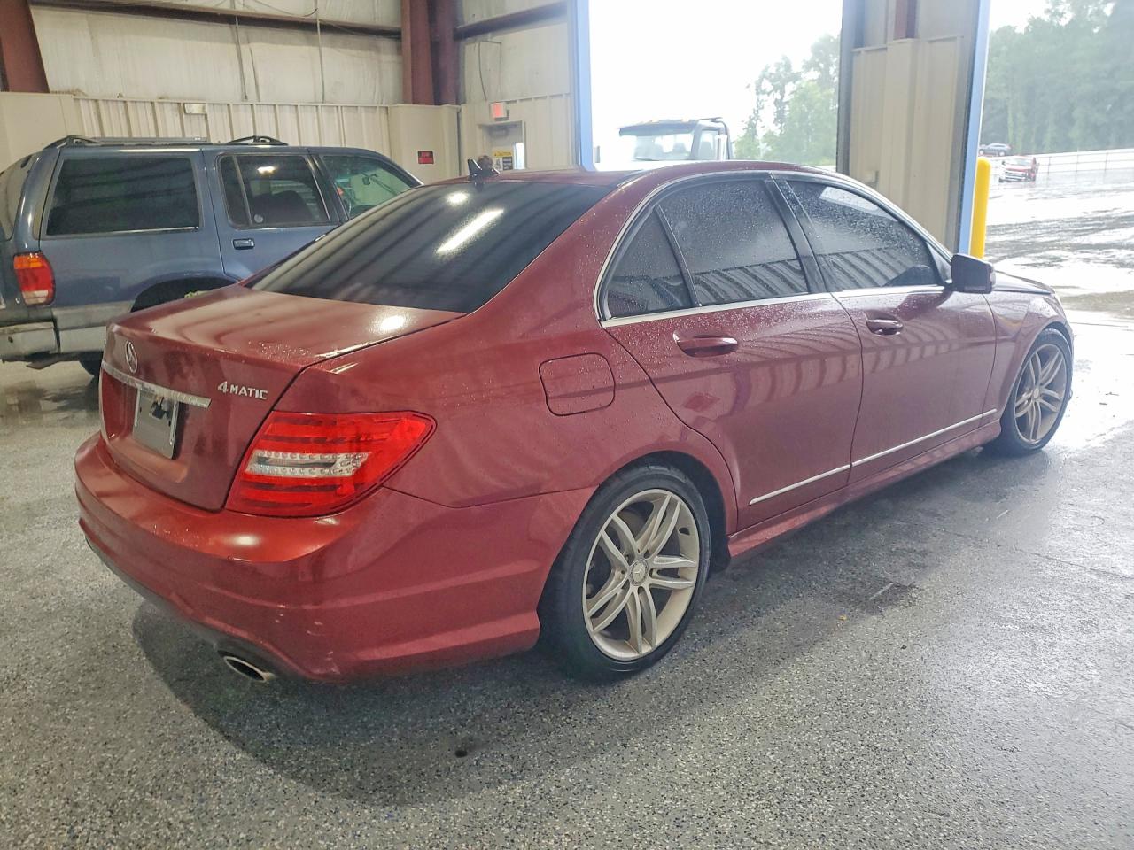 2012 Mercedes-benz C 300 4matic Бордовый vin: WDDGF8BB8CA615507