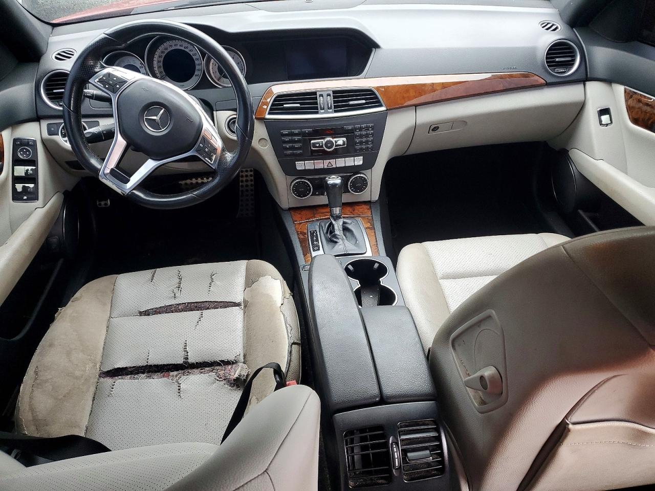 2012 Mercedes-benz C 300 4matic Бордовый vin: WDDGF8BB8CA615507