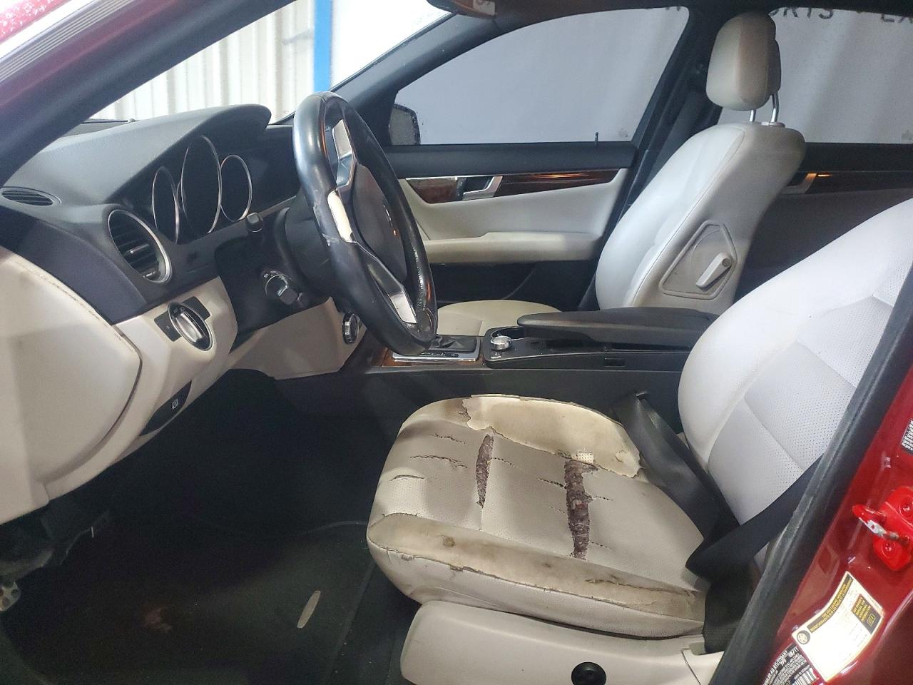 2012 Mercedes-benz C 300 4matic Бордовый vin: WDDGF8BB8CA615507
