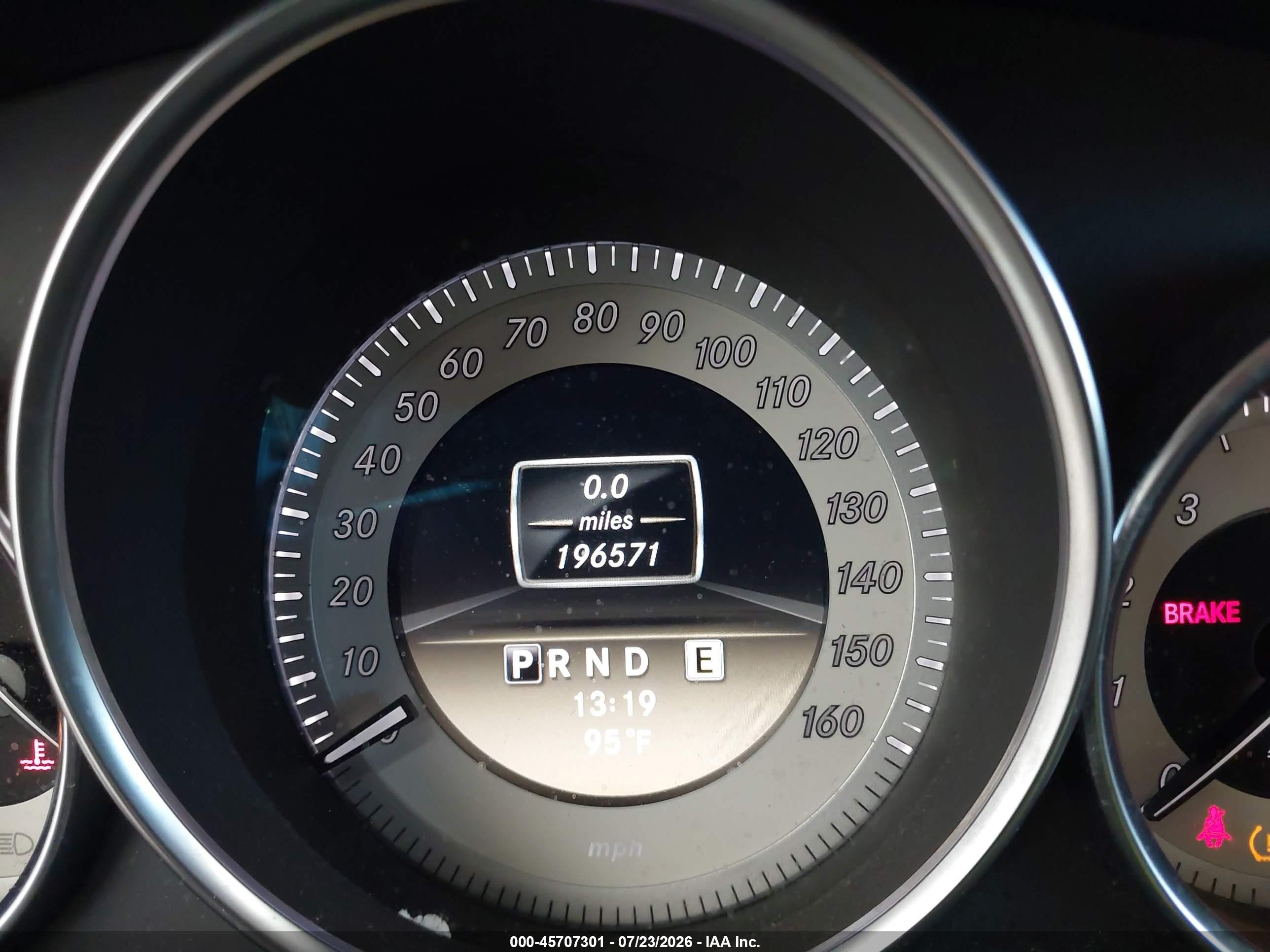 2012 Mercedes-benz C 300   White vin: WDDGF8BB8CR191568