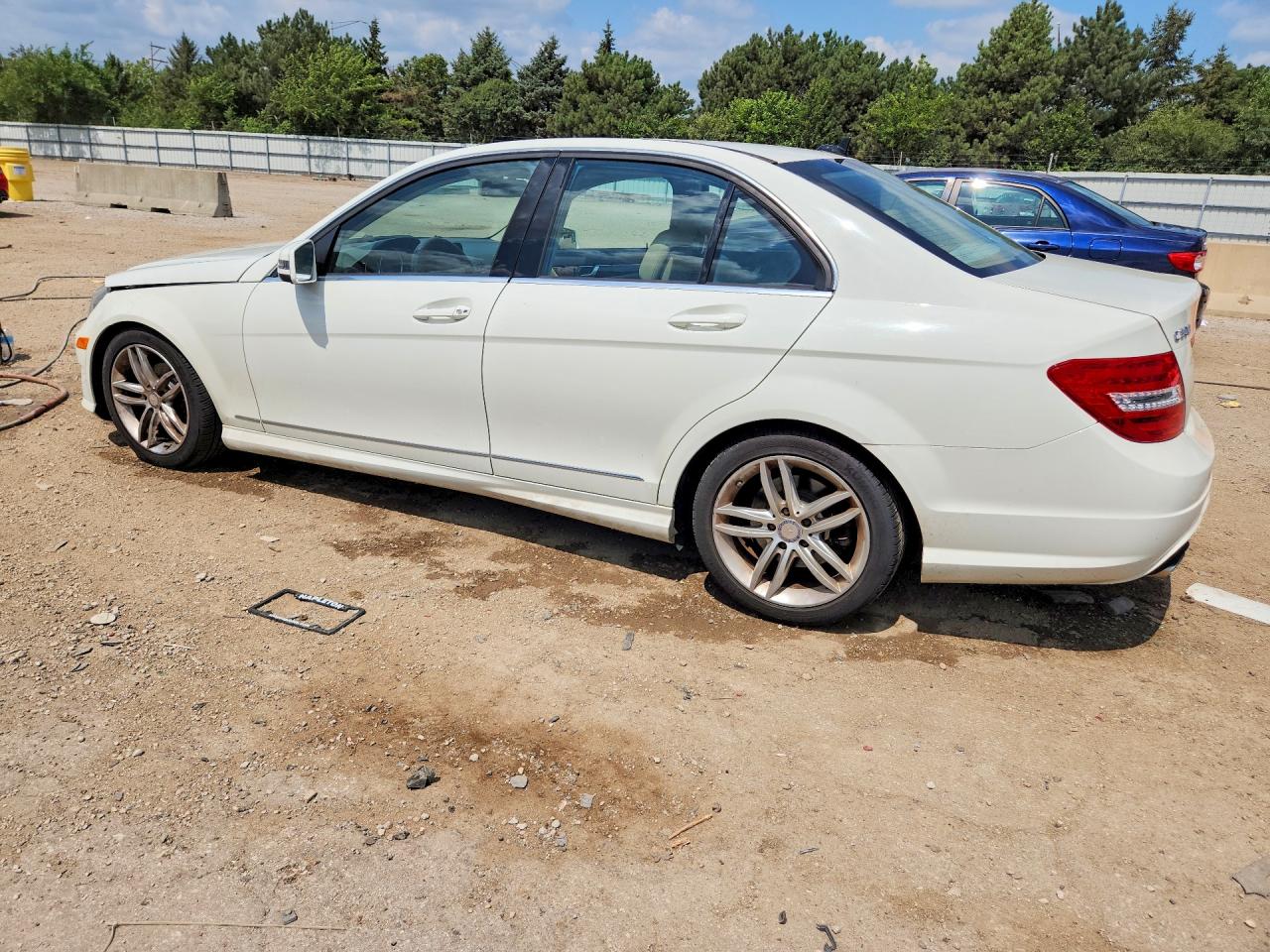 2012 Mercedes-benz C 300 4matic White vin: WDDGF8BB8CR194213