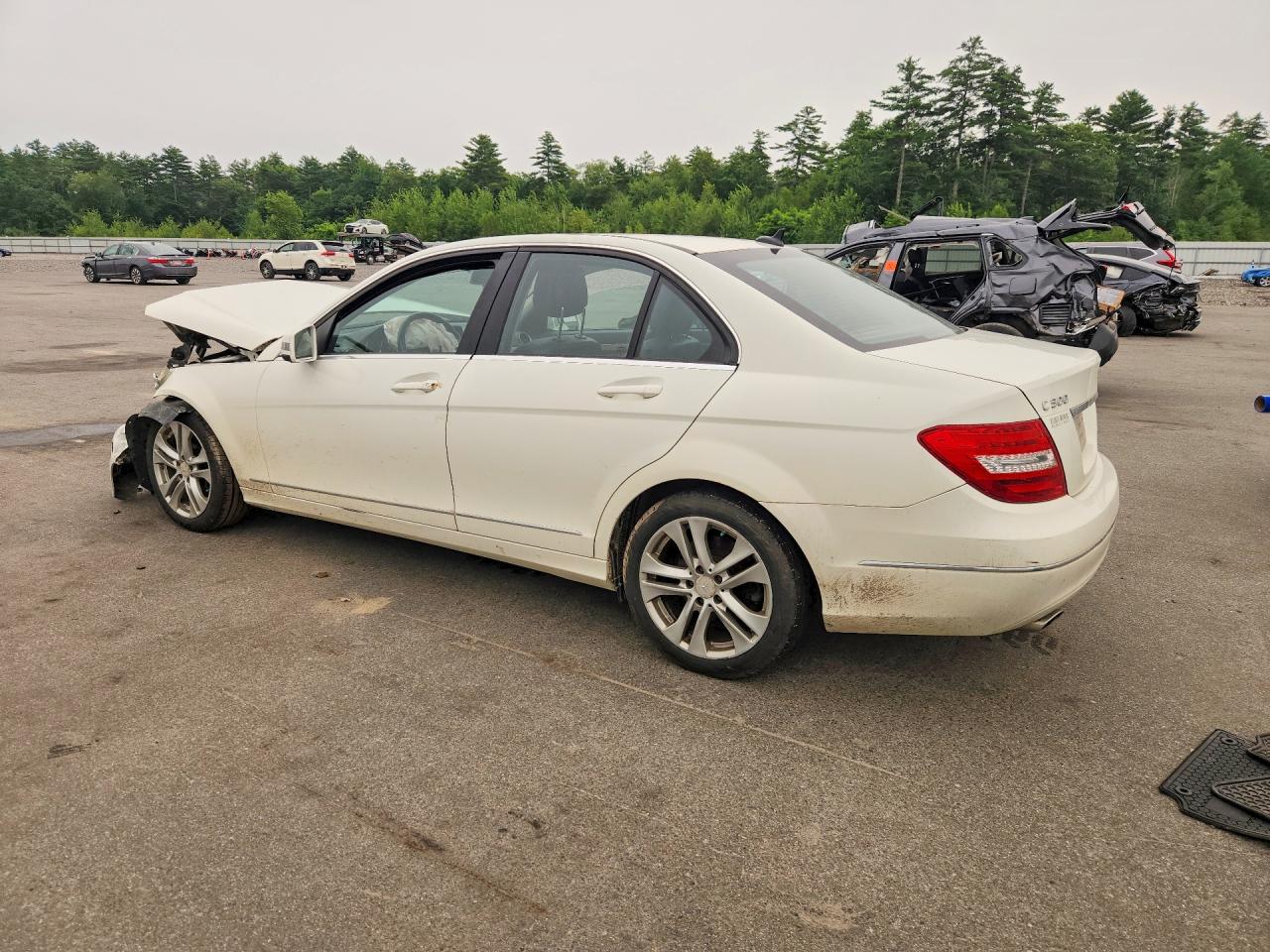 2012 Mercedes-benz C 300 4matic White vin: WDDGF8BB8CR199072