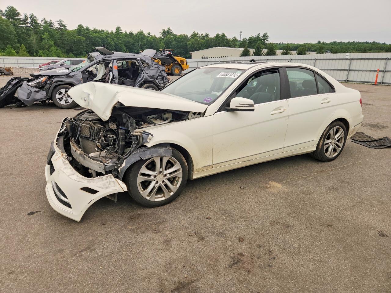 2012 Mercedes-benz C 300 4matic White vin: WDDGF8BB8CR199072