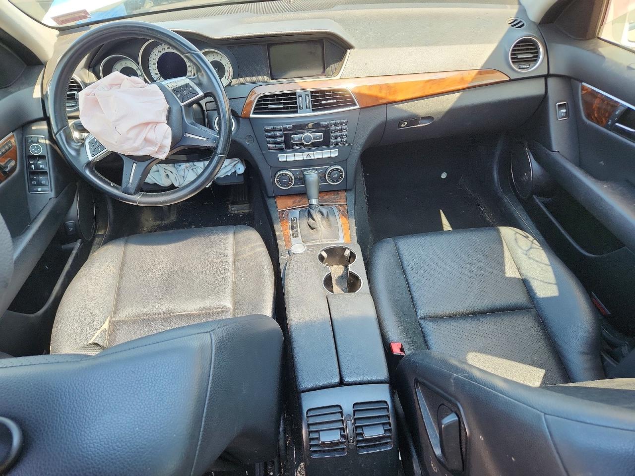 2012 Mercedes-benz C 300 4matic White vin: WDDGF8BB8CR199072