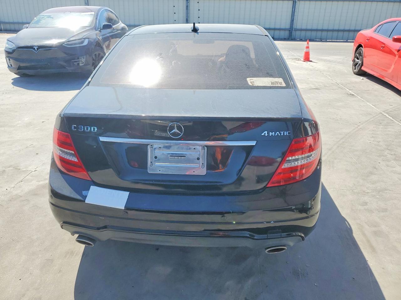 2012 Mercedes-benz C 300 4matic Black vin: WDDGF8BB8CR208577