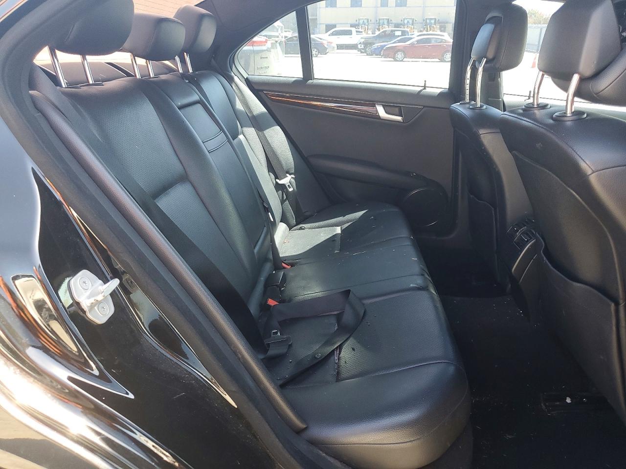 2012 Mercedes-benz C 300 4matic Black vin: WDDGF8BB8CR208577