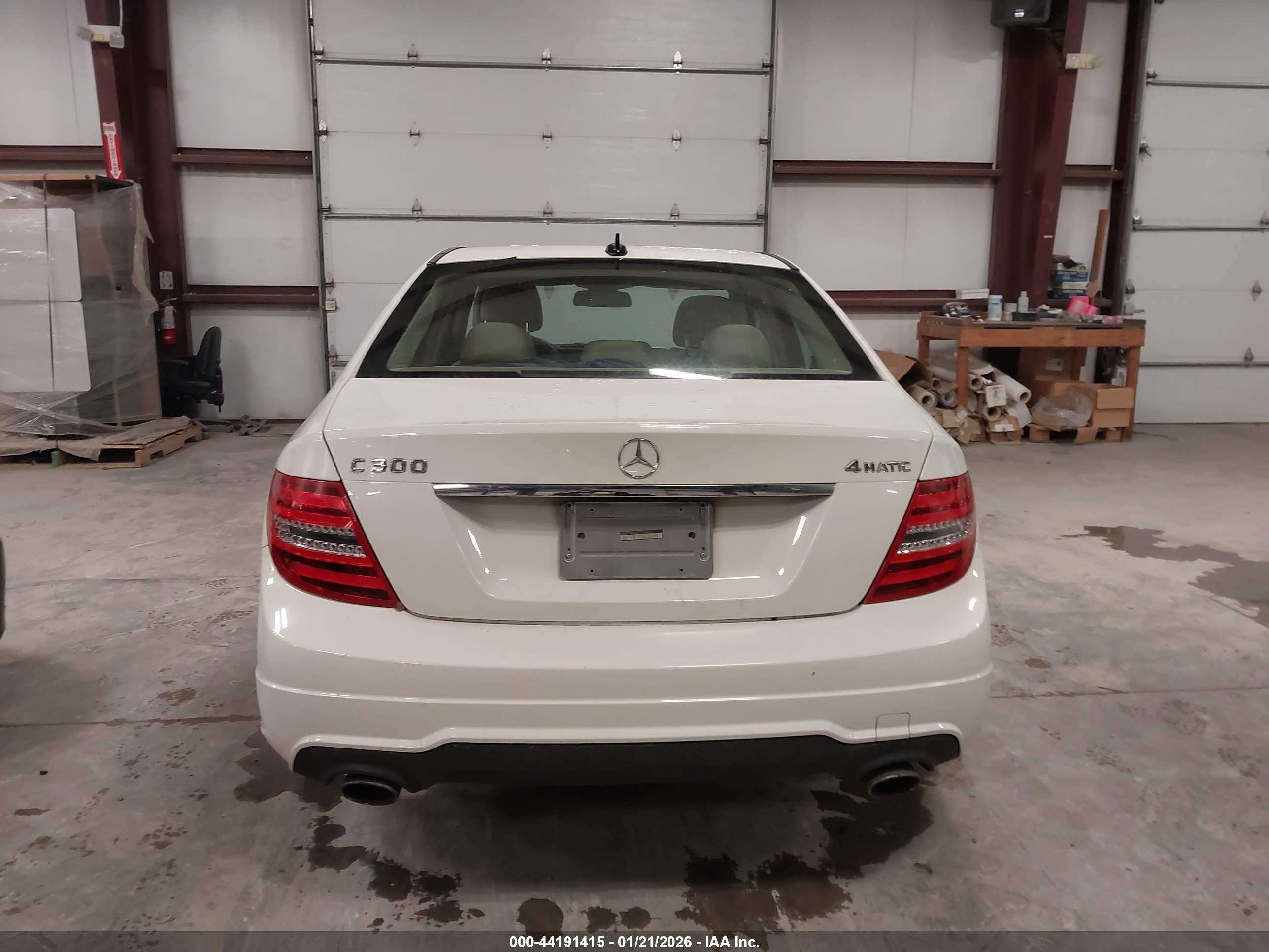 2012 Mercedes-benz C 300 Sport 4matic Белый vin: WDDGF8BB8CR211446