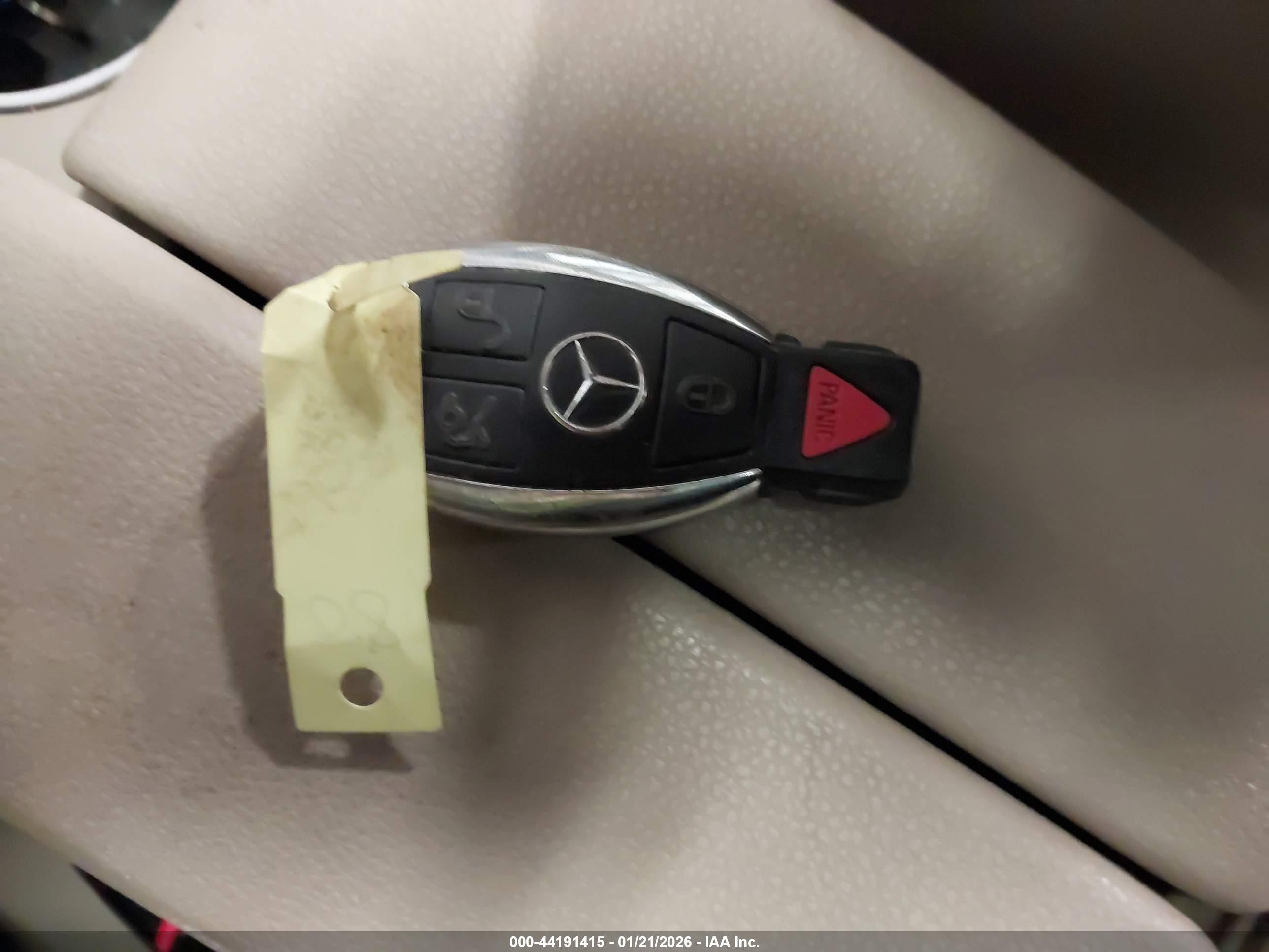 2012 Mercedes-benz C 300 Sport 4matic Белый vin: WDDGF8BB8CR211446