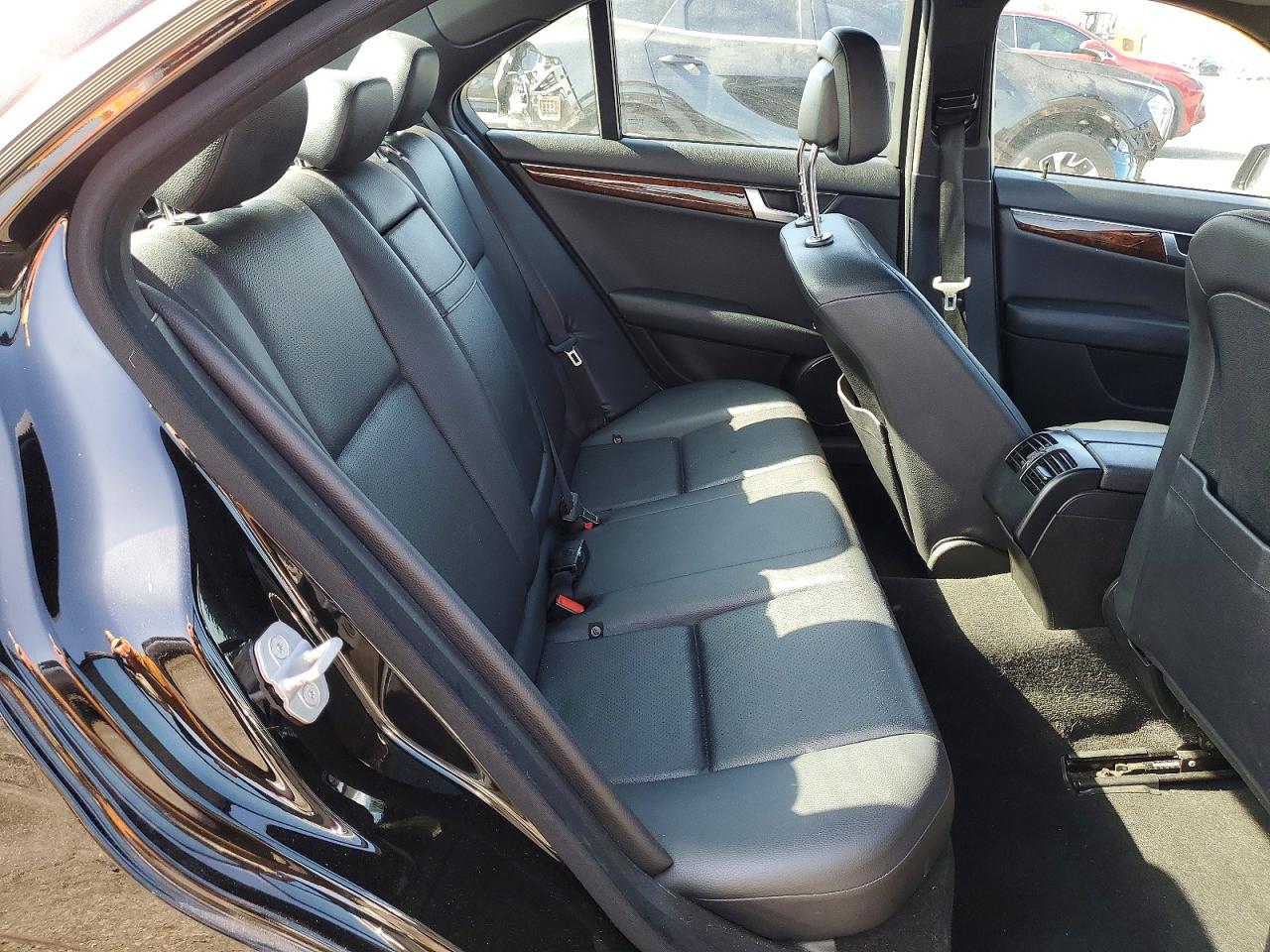 2012 Mercedes-benz C 300 4matic Black vin: WDDGF8BB8CR226237