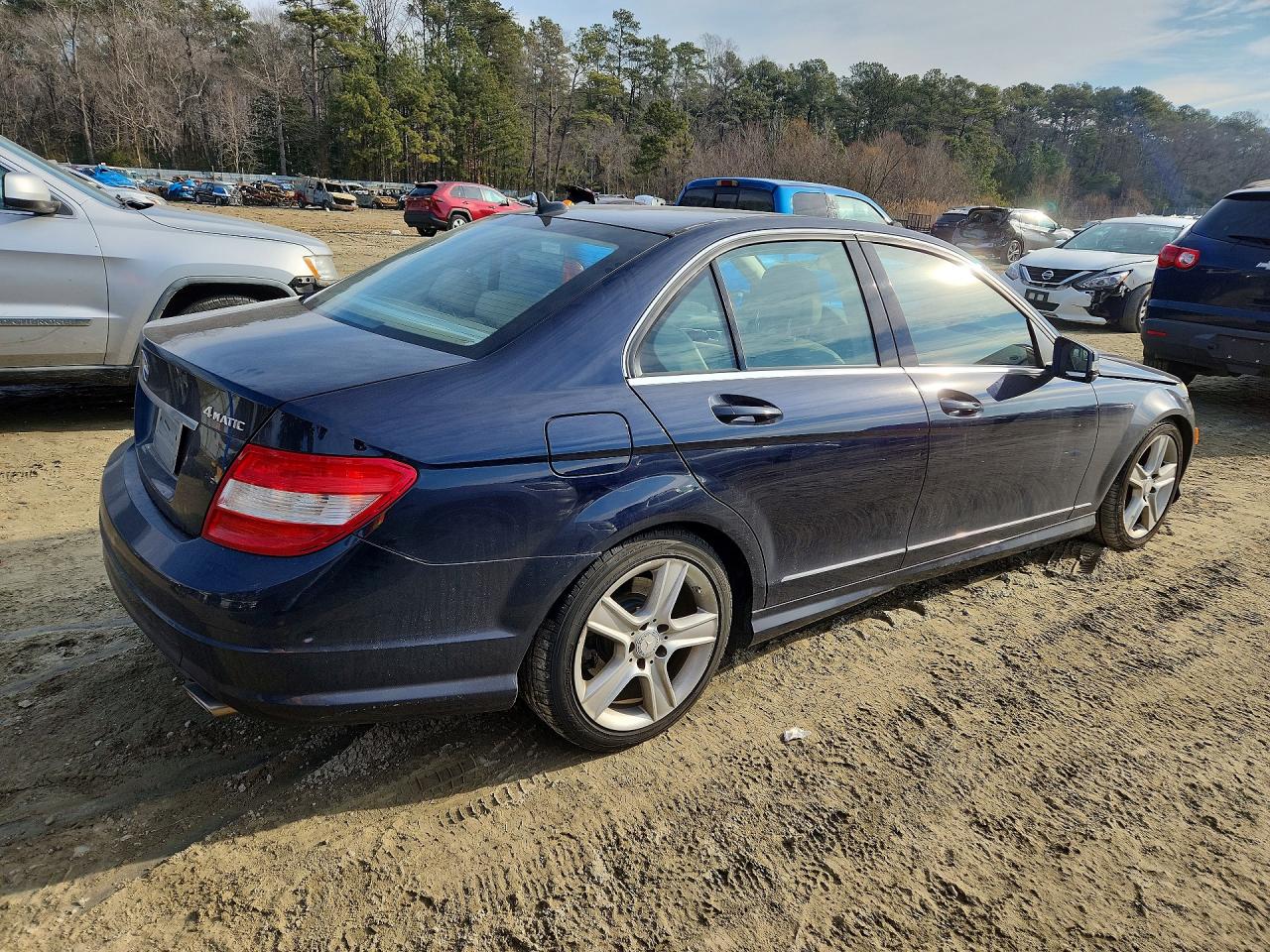 2011 Mercedes-benz C 300 4matic Синий vin: WDDGF8BB9BR139963