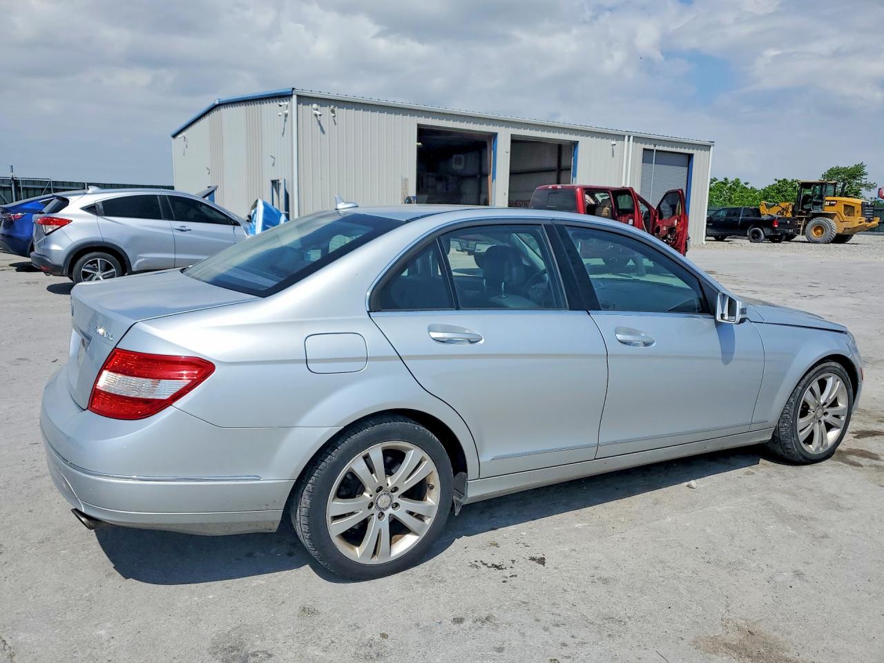 2011 Mercedes-benz C 300 4matic Серебряный vin: WDDGF8BB9BR167732